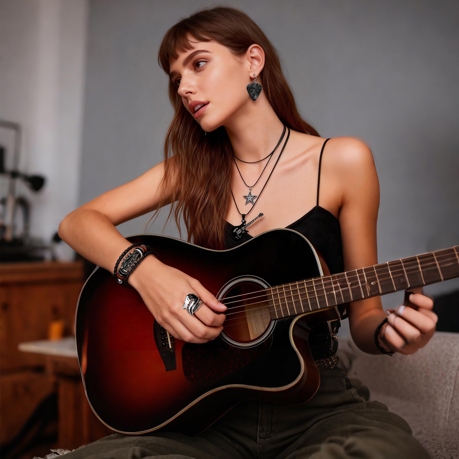 MWOOT Zestaw Biżuterii Punk Music, Warstwowa Kołczyki z Gwiazdą i Gitara Y2K, Retro Skórzany Bransoletka, Pierścionek Punk Rock, Wisiorki z Plektronem do Gitary, Gotyckie Akcesoria na Koncerty