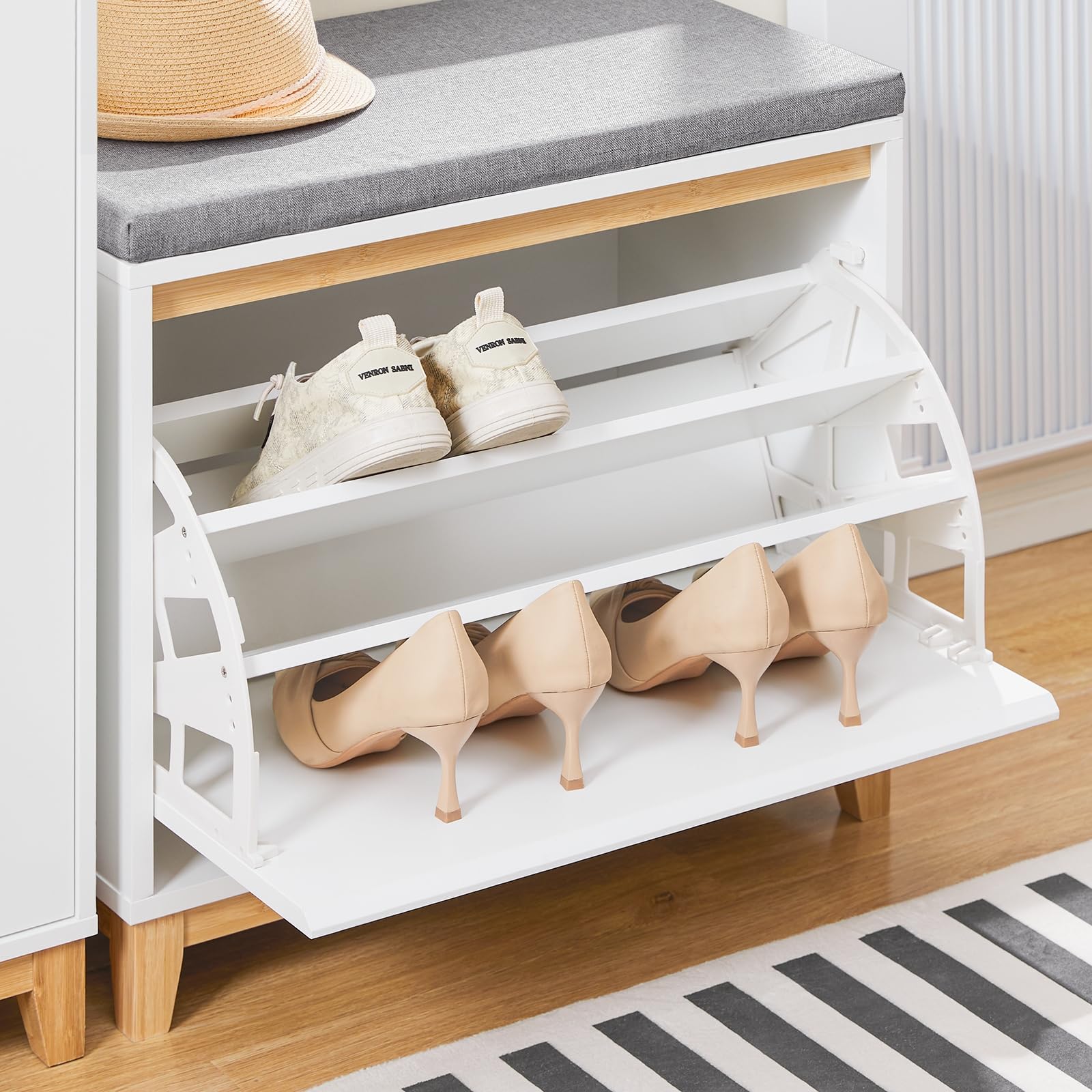 SoBuy Banco Zapatero Entrada Recibidor - Banco Zapatero con Asiento y Almacenaje - Puerta Abatible con Estantes Ajustables - Ideal para Pasillo y Hogar Moderno - 60x34x55cm 115kg Blanco FSR191-WN