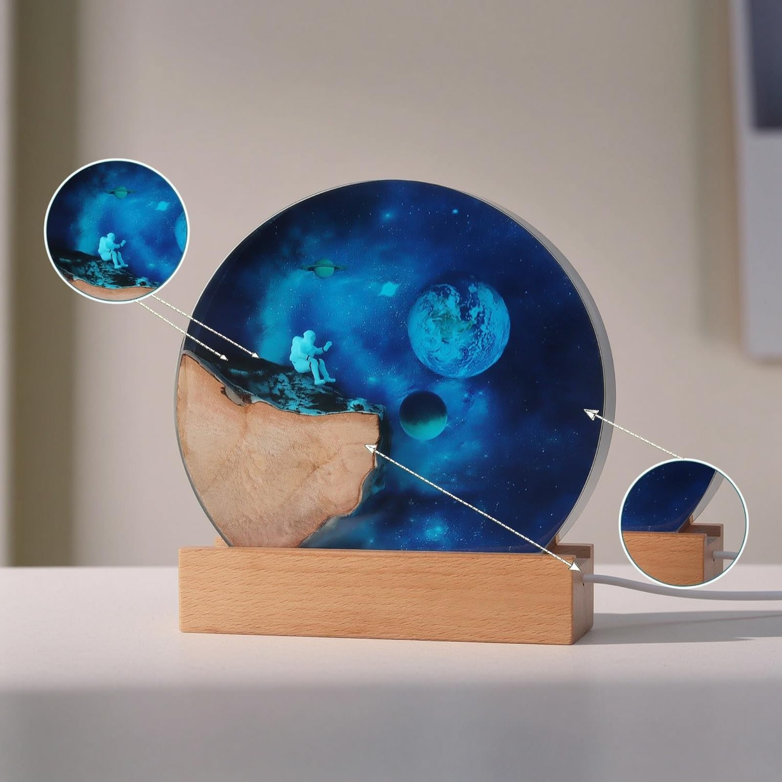 Resin Nachtlicht Astronaut Lampe Tischlampe Nachtleuchte Holzsockel Harzmotiv mit Schlichtem Sockel Und Entspannendem Licht für Schlafzimmer Kinderzimmer Heimarbeit