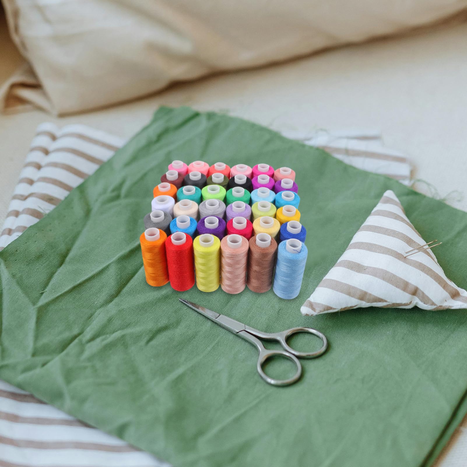 Nähgarnset für Nähmaschine 72 Stück Polyester Spulenset | 36 Farben Zufällige Farbe 400 Yards Kunststoffbox mit Nadeln Je Spule für Anfänger und Profis