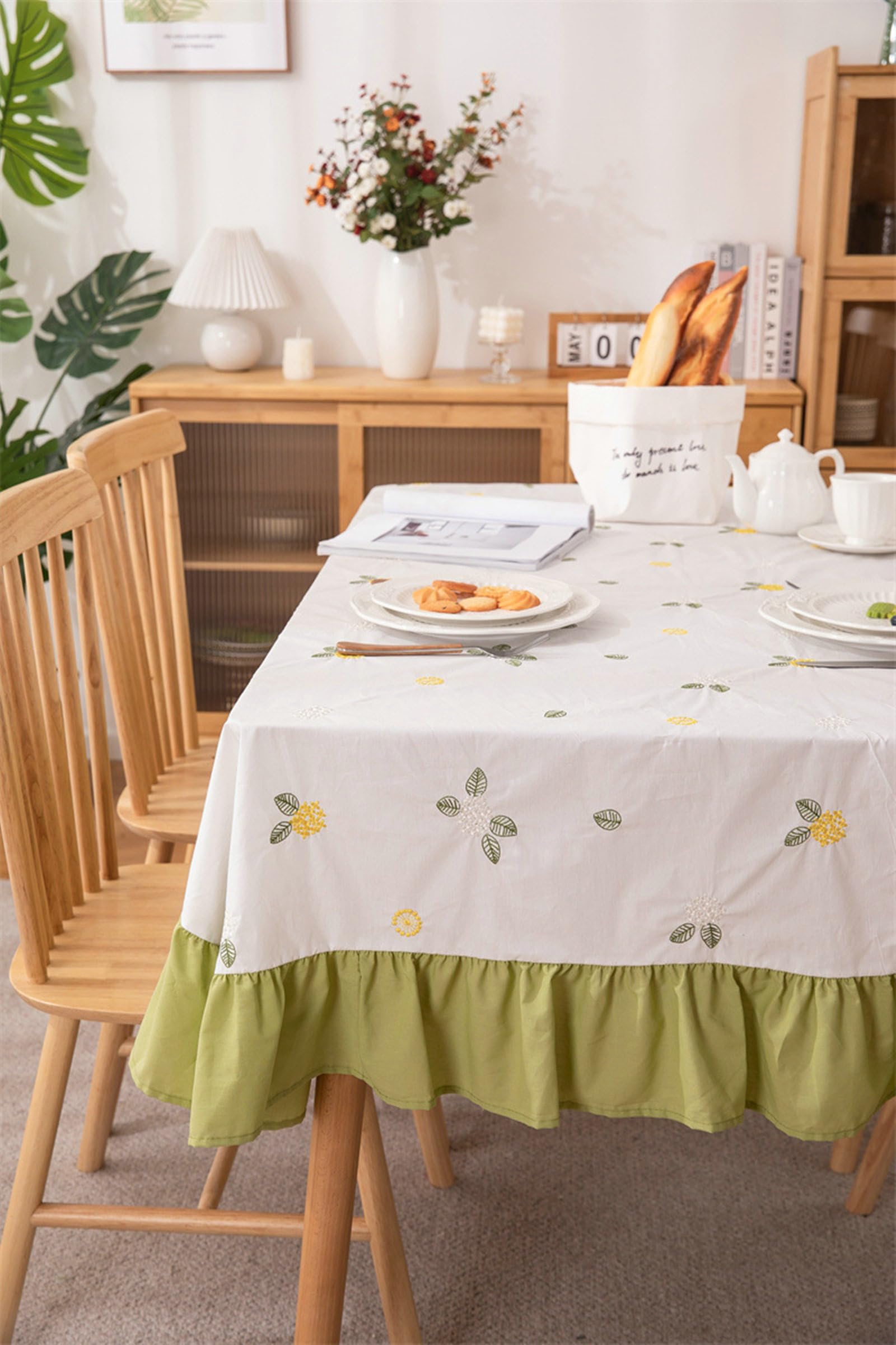 Nappe Salon Tissu, 150x200cm Nappe Rectangle, Nappe à Fleurs brodées pour Buffet et banquets, Infroissable, avec Ourlet à Volants, Beige Vert-Style 2