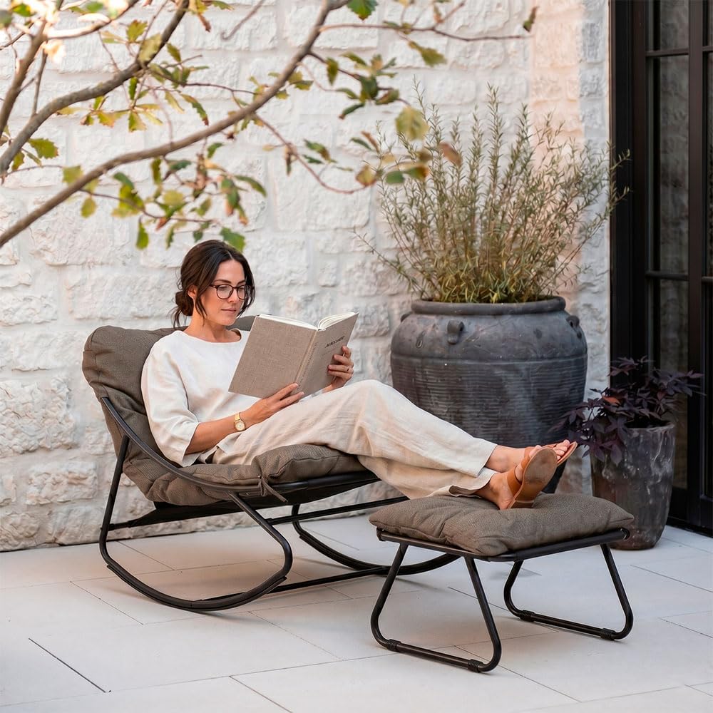 SIEDITI FUORI E DENTRO Poltrona a dondolo con poggiapiedi e cuscini imbottiti, sedia a dondolo da lettura e relax per veranda, terrazza - Adelaide (Grigio scuro)