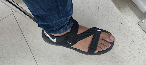 mens nike sandals amazon