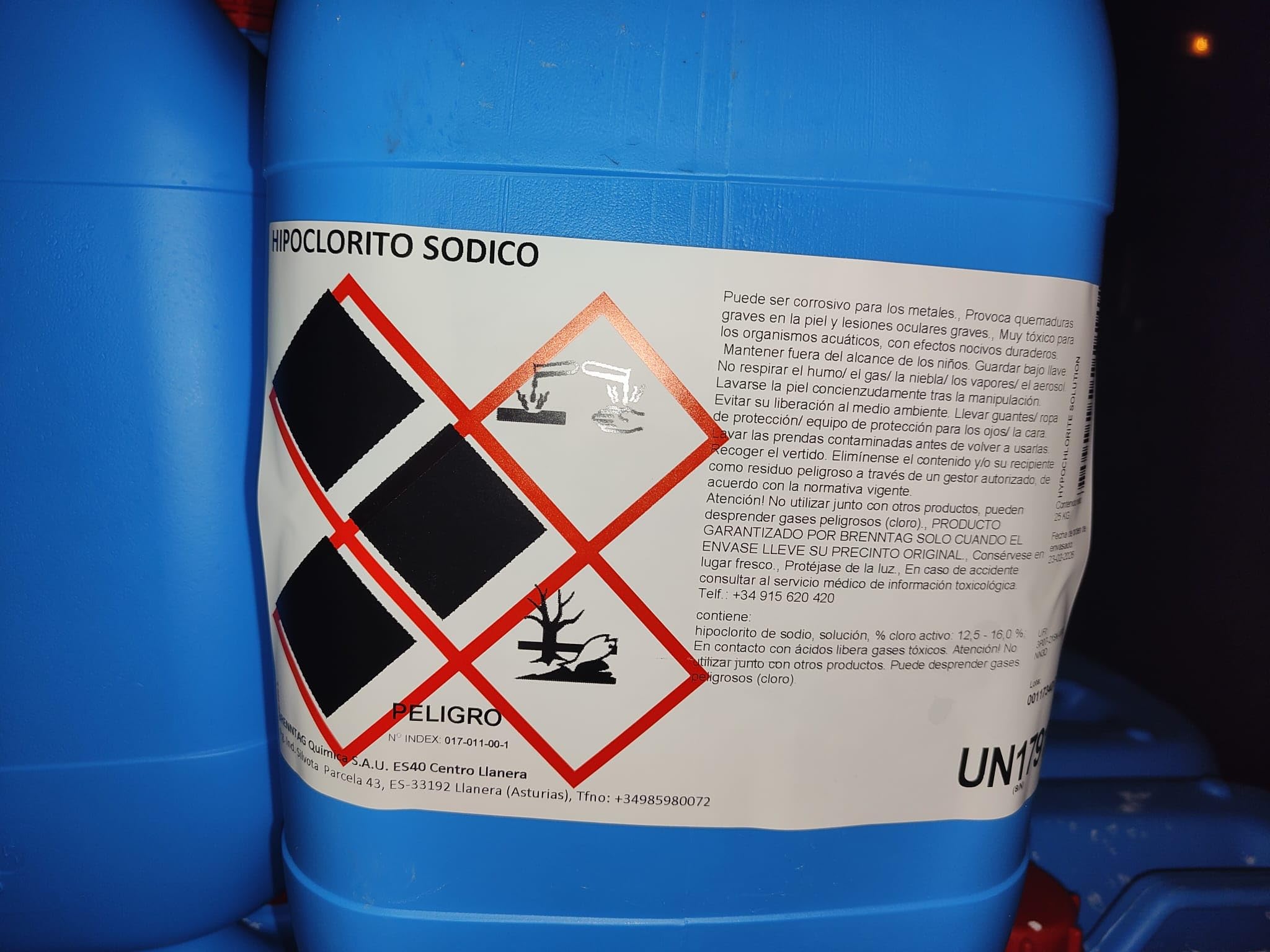 Hipoclorito Sódico para Piscinas y Limpieza en General | Cloro líquido para desinfección de Aguas | Esterilización de Piscinas, pozos y Tanques | Bidón de 25 Kg