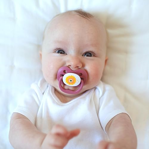 Miniatura 15 de Dr. Brown's Advantage Chupete para bebé, chupete totalmente simétrico con bombilla de silicona suave, amor de lavanda, 0.0-19.7 ft, sin BPA, paquete