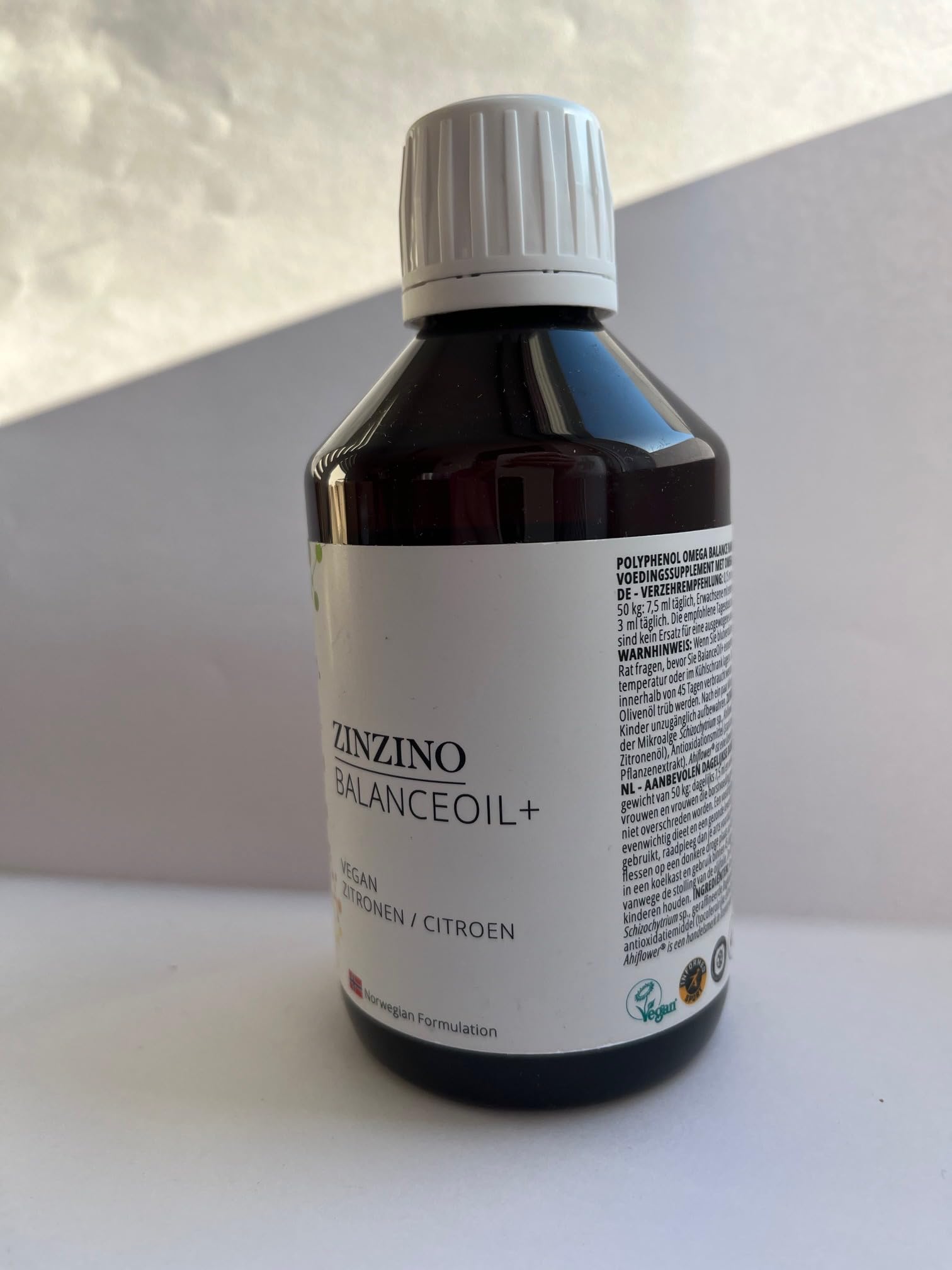 ZinZino BalanceOil+ Wegański olej z alg z Omega-3 3046 mg, Omega-9, Witamina D3, Tokoferol, DHA, EPA z olejem z nasion nawrotu polnego Ahiflowe, 300 ml