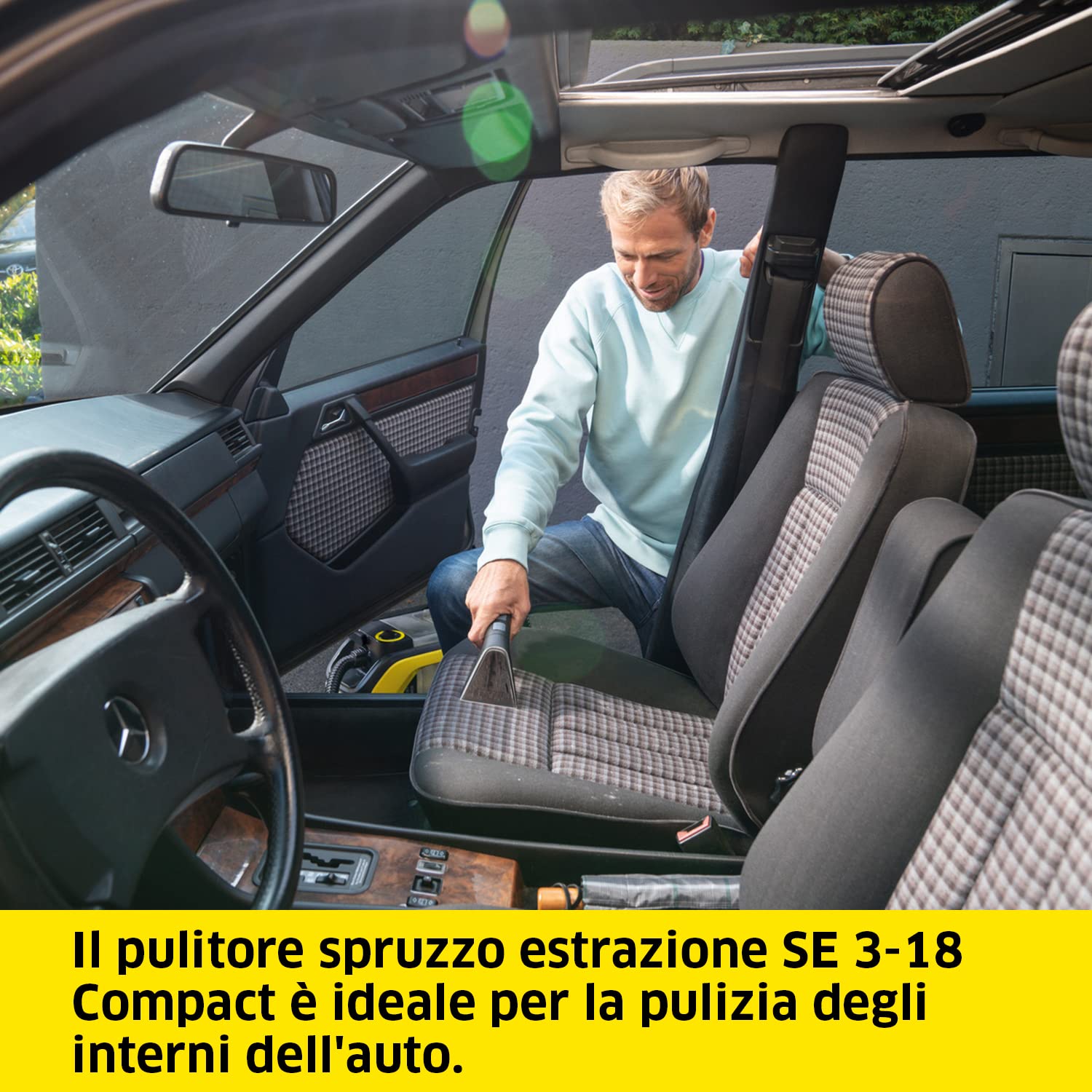 KÄRCHER Lavatappeti Smacchiatore SE 3-18 Compact, Pulitore spruzzo estrazione per Tessuti, Moquette, Auto Tappezzeria, Divani e Imbottiti, Completo di bocchetta tessuti e pavimenti