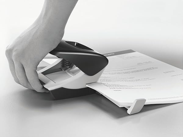 Leitz Büro Locher aus Metall, Für 30 Blatt, Anschlagschiene mit Formatangaben, Die Nummer 1 am Markt, Ergonomisches Design, schwarz, 50080095 - 2
