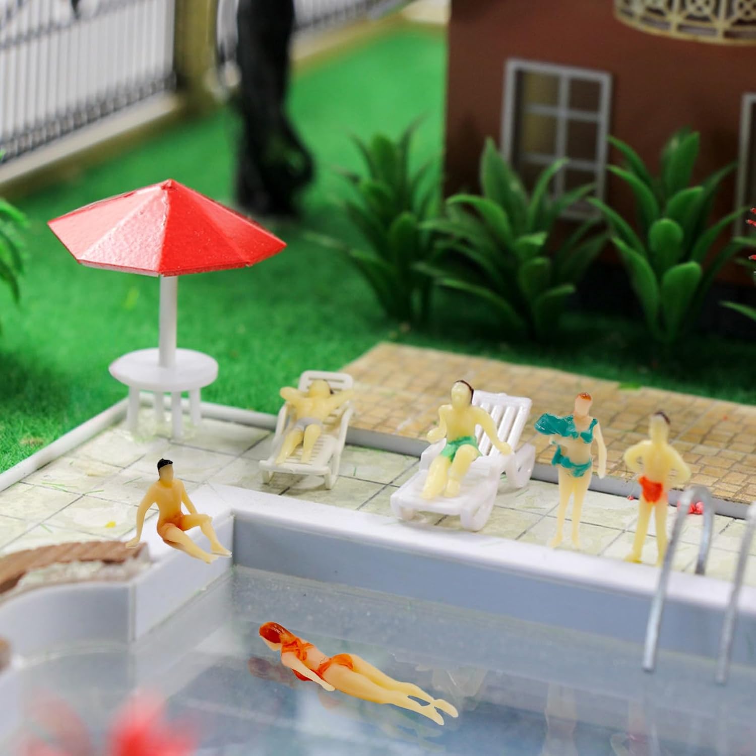 Hiawbon 30 pcs 1:75 Scale Mini Painted People Model Beach Swimsuits Figurines Miniature People Model