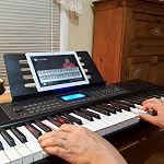 AKLOT Clavier pour piano 61 Key, Portable Full Size Keys clavier électronique avec adaptateur de puissance, support musical pour les adultes enfants débutants professionnels (AKP-1) noir