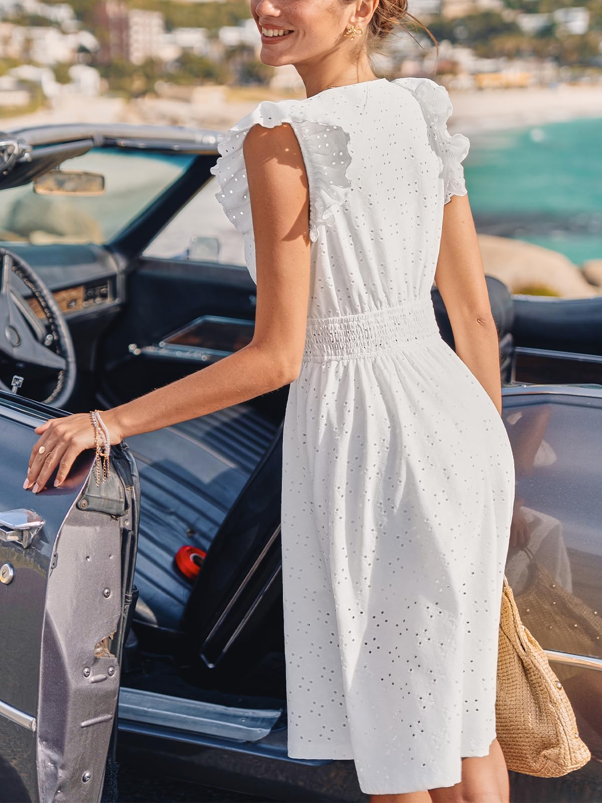 CUPSHE Robe midi en dentelle à œillets pour femme - Taille smockée - Manches flottantes - Col en V - Robe d'été décontractée - Coupe trapèze