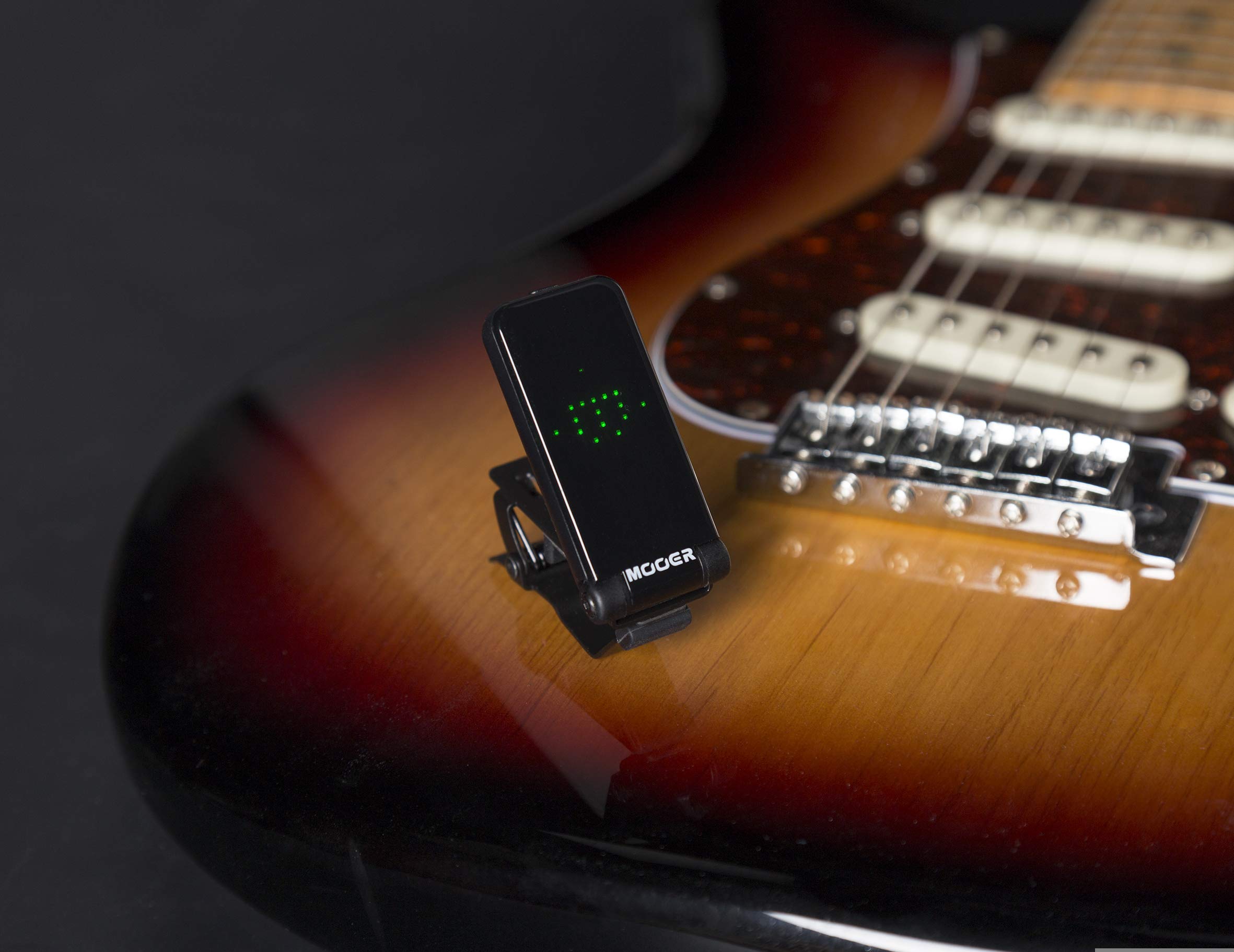 Mooer CT-01 Clip Tuner Für Gitarre Und Bass - Großes Farbdisplay, Stimmbereich 435-445 Hz, Automatische Abschaltung