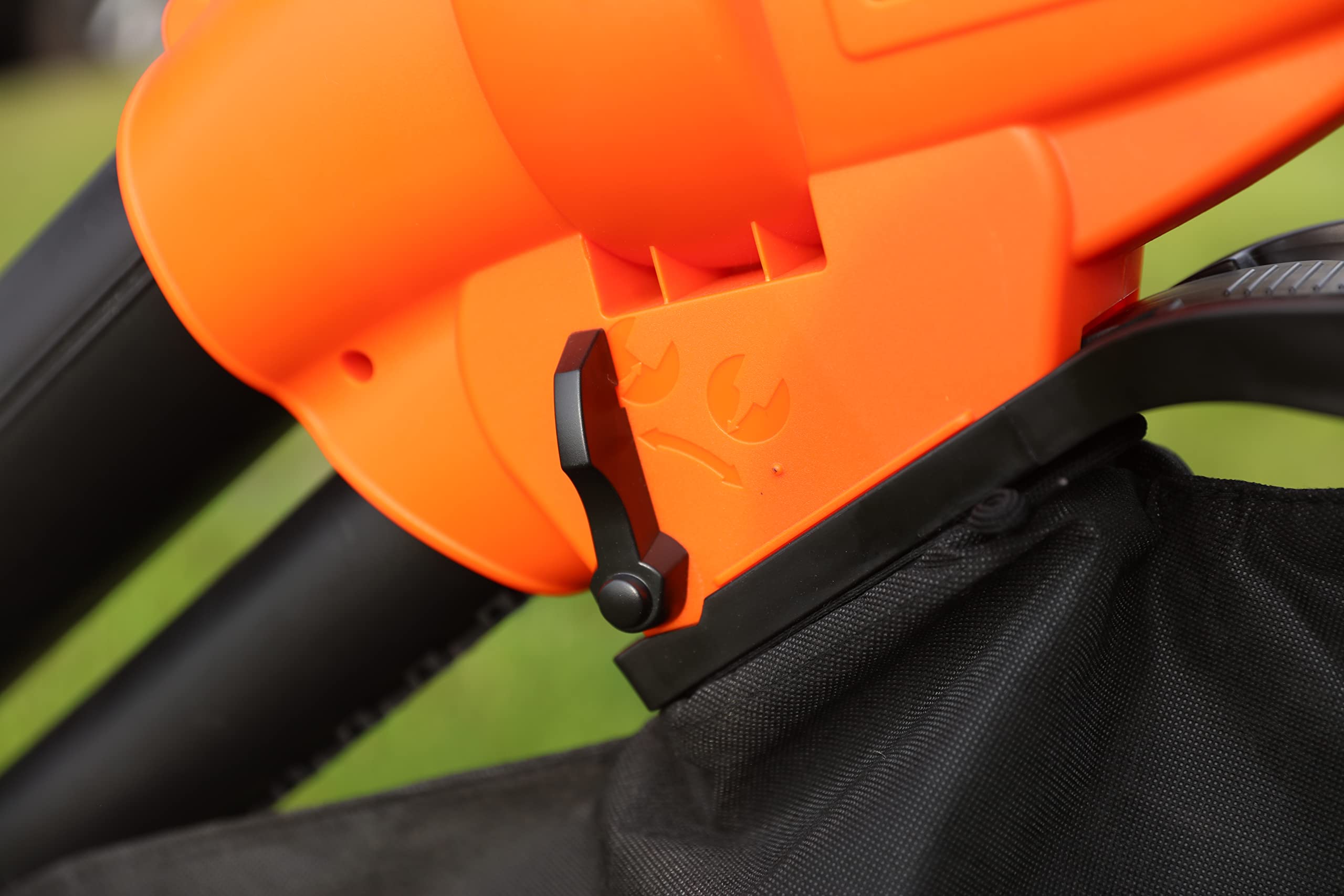 Yard Force Soplador eléctrico 3 en 1 EB U30, 3000 W, con trituradora, Velocidad máxima de Aire de 300 km/h, Saco de 45 l, con Ruedas estabilizadoras y Correa para el Hombro