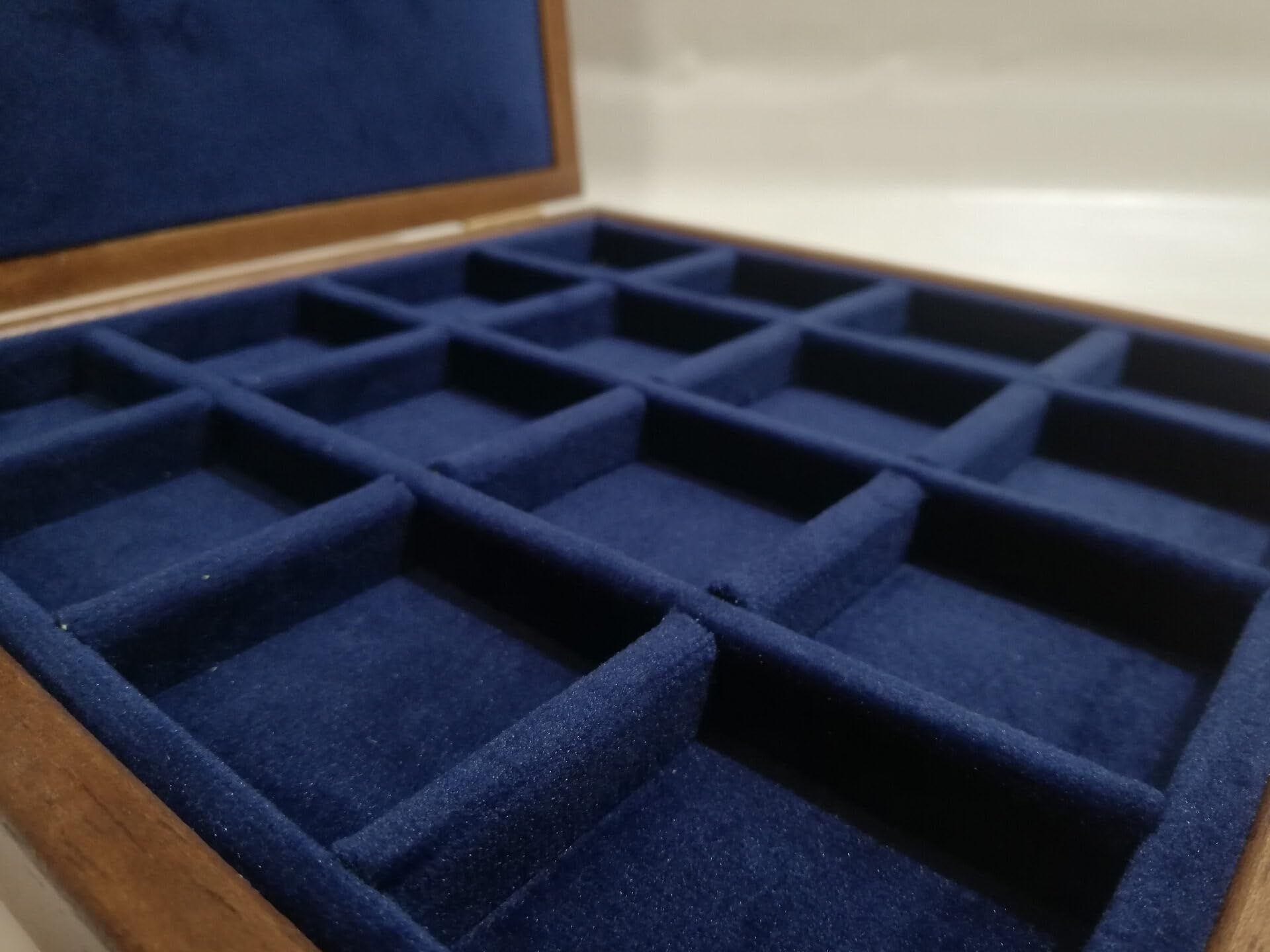 Caja para monedas y medallas de madera con terciopelo, 16 compartimentos 40x40 mm, monetario artesanal hecho a mano, colección numismática