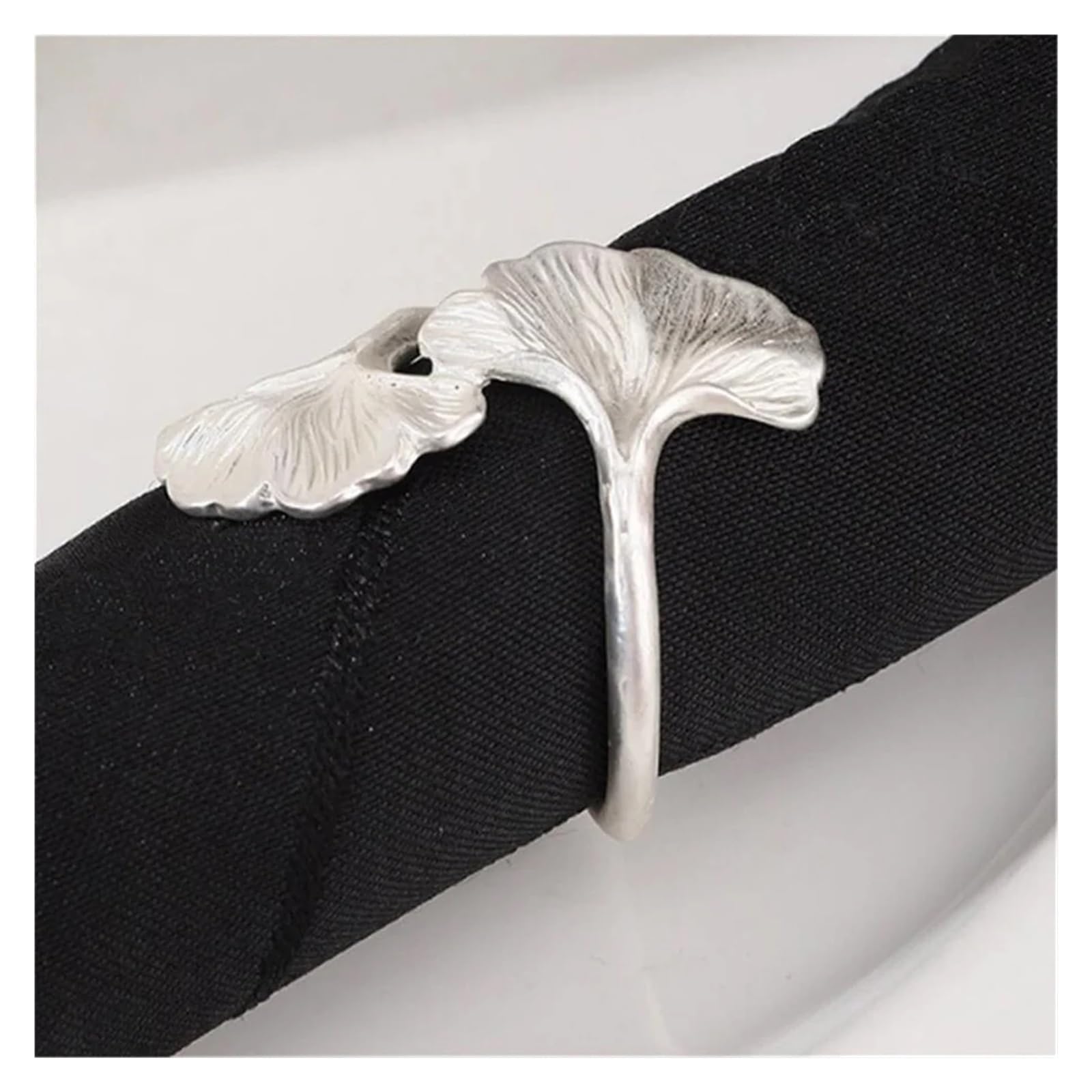 napkin rings Gold/Sliver Leaf Napkin Rings Fall Metal Holder for Christmas Thanksgiving Festival Wedding Dinnig Table Decoration(Sliver)