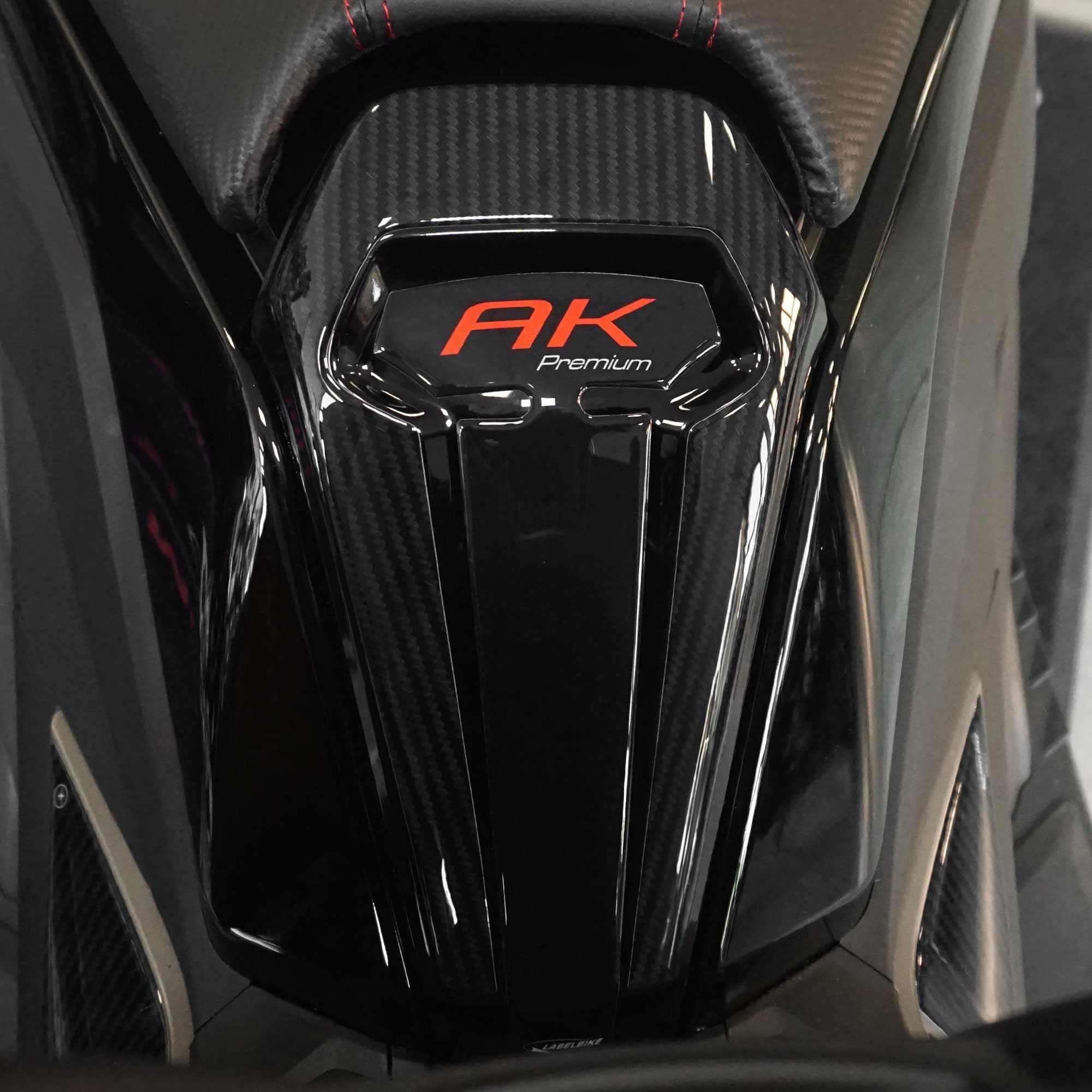 labelbike - Autocollant 3D Moto Porte du Réservoir Protection et Décoration en Résine Compatible avec Kymco Ak550 Premium