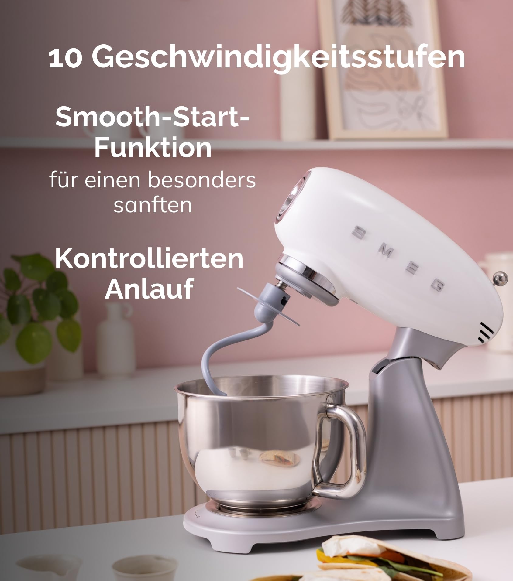 Smeg, Küchenmaschine SMF04CREU, 10 Geschwindigkeitsstufen, Smooth Start System- und Gleichlauffunktion, 4,8-Liter-Rührschüssel, Motorsicherung, inklusive 2 Schneebesen und Knethaken, 800 W, Creme