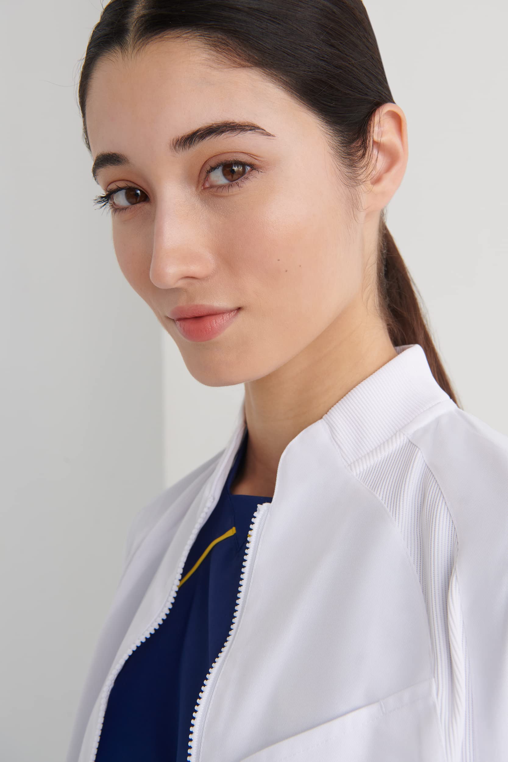 Bata Blanca Mujer con Cremallera Slim Fit. Laboratorio, Clínica, Médica, Dentista, Veterinario. Master Class. Ref: Pyxis 12.08