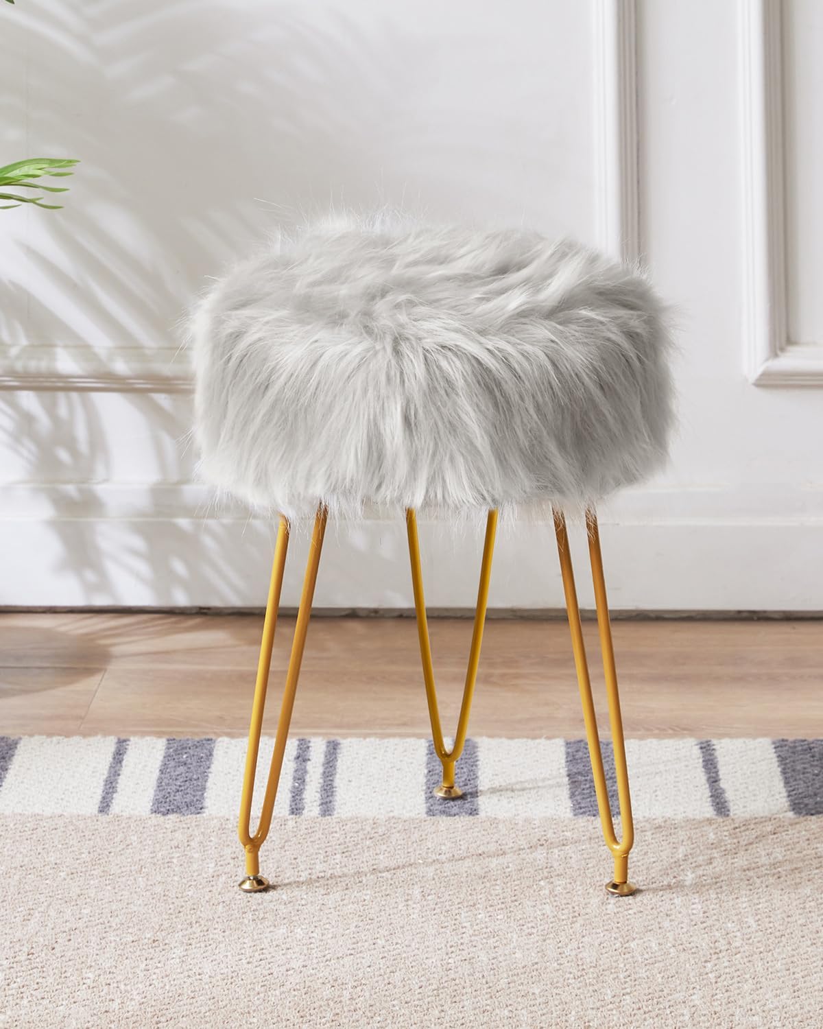 IBUYKE Faux Fur Vanity Stool Chair, Furry Makeup Stool Ottoman, Soft Padded Seat, Round Footrest Footstools with 4 Metal Legs, for Living Room Bedroom Entryway, Gray LG-32G