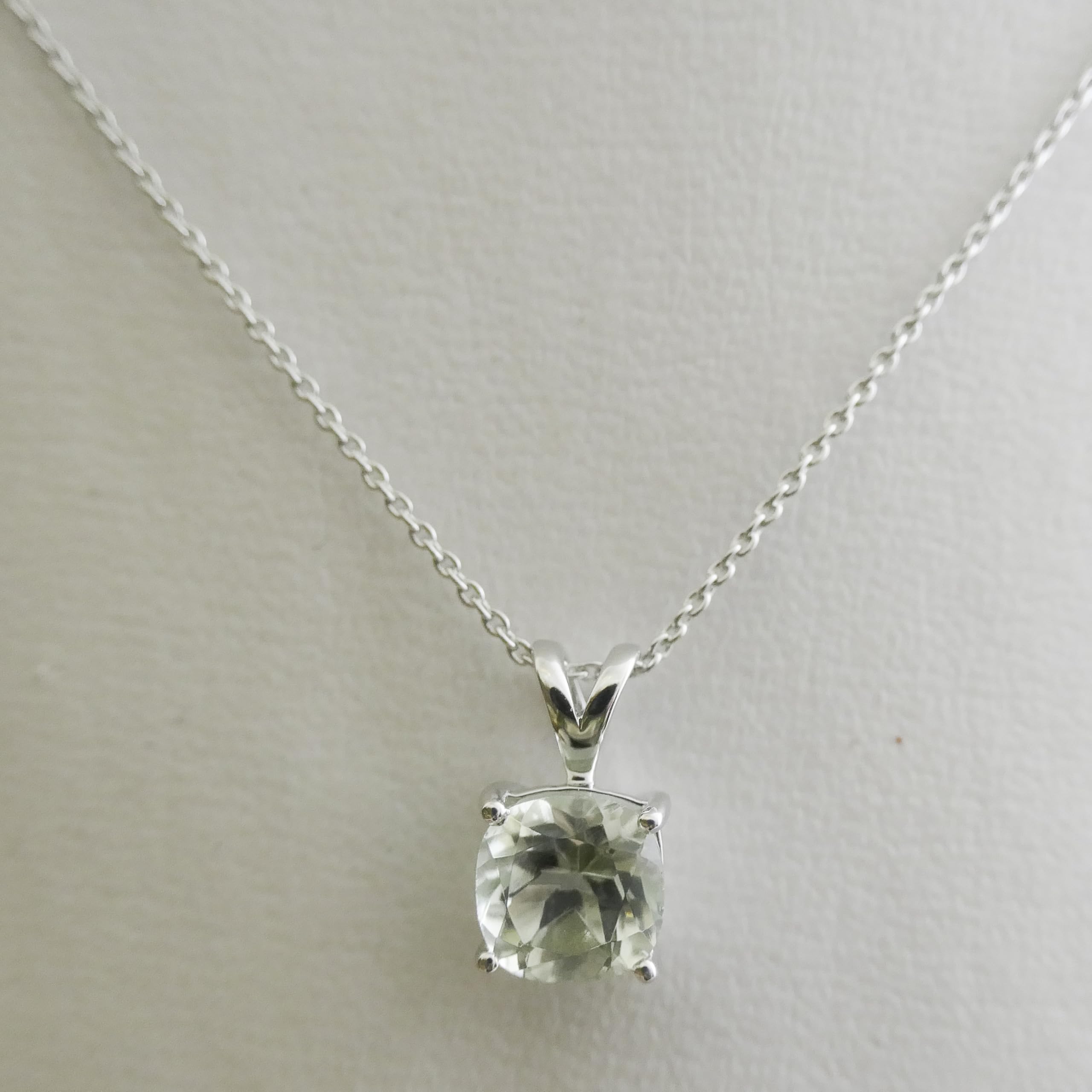Prasiolith 925 Sterling Silber Halskette Damen | Grüner Amethyst Kissenschliff 8mm in Krappenfassung - Echter Edelstein, GIA-zertifizierte Gemmologin - Geschenk für Frauen
