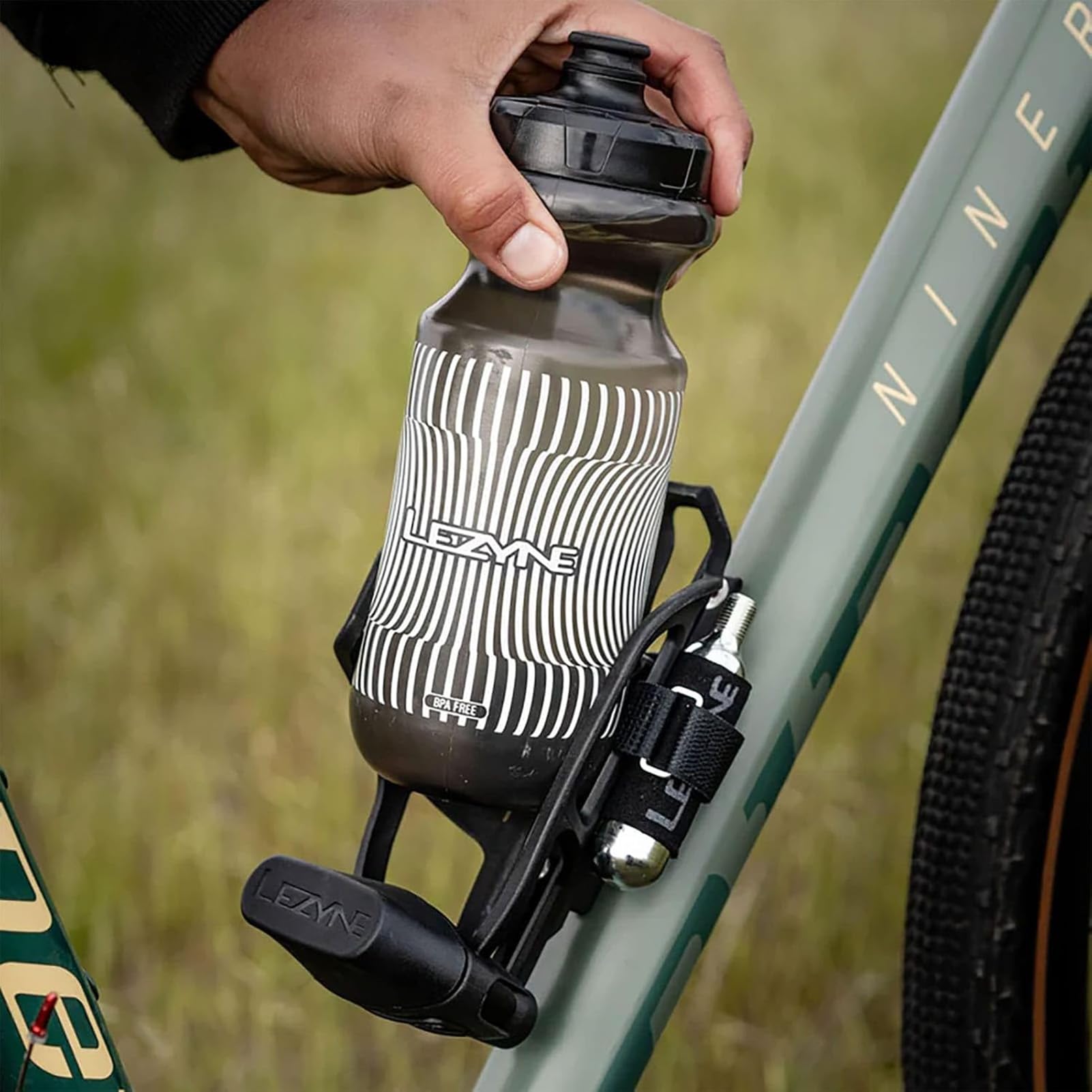 Lezyne TUBELESS Flow Storage Loaded-W/O CO2 CARTRIDGES BIDONES Y PORTABIDONES, Adultos Unisex, Negro, ESTANDAR