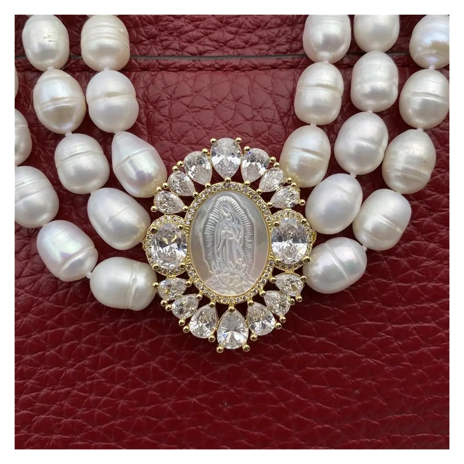 MIUYTRN Collana a più Fili di Perle di Riso Stile Classico Collana Girocollo d'Acqua Dolce a 3 File Collana con Pendente a Conchiglia con cammeo Gioielli da Donna cuicui