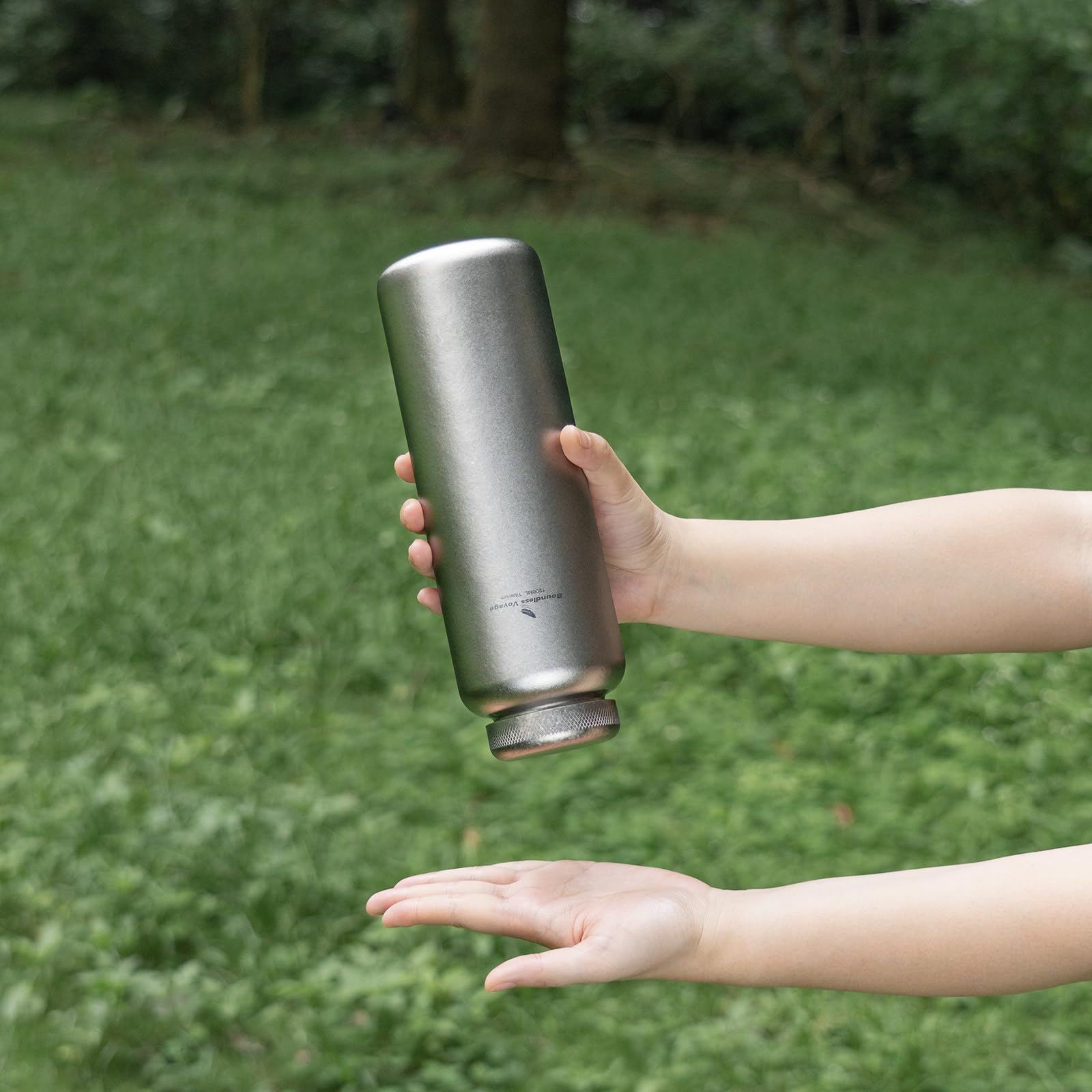 Bouteille d'eau en titane - 1,2 l - Grande capacité - Bouteille d'eau portable pour camping, randonnée, cyclisme, voyage, sports de plein air (Ti lid + cristal argenté)