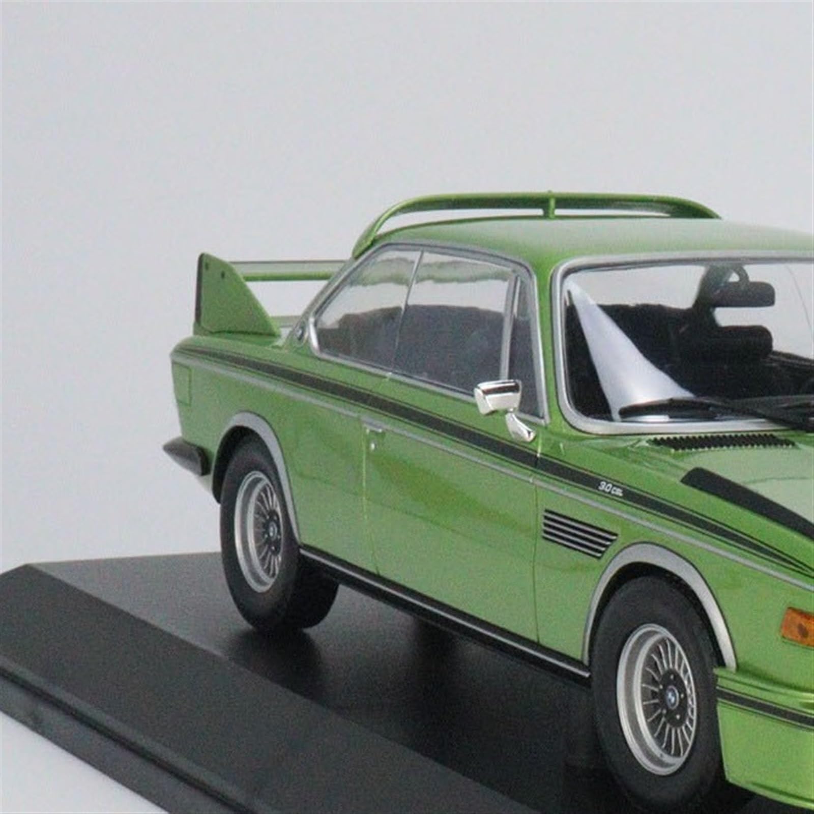 Amazon | ミニカー スケール 1 18 BMW 3.0 CSL セダンクーペ
