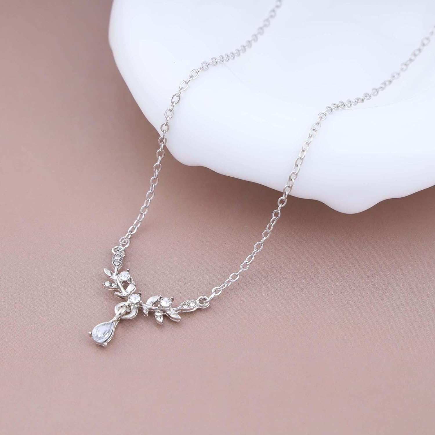Vintage Teardrop Crystal Leaf Choker Necklace Silver Oval Rhinestone Pendant Necklaces crystal Leaf Necklaces Cz Collar Necklace Chain Jewelry for Women - Image 6