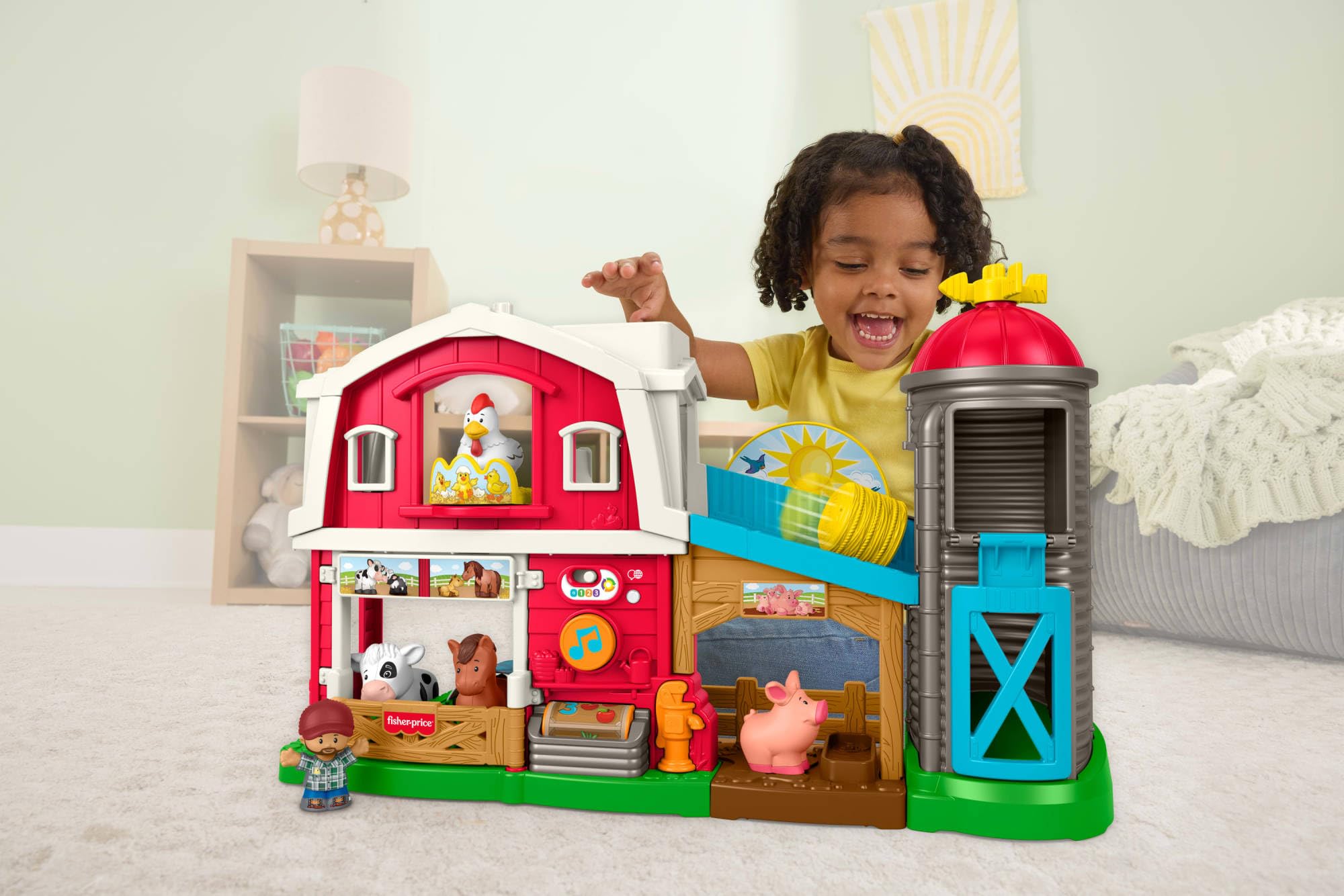 Fisher-Price Little People Muzyczna farma Opieka nad zwierzątkami, zestaw do zabawy w naśladowanie, farma dla dzieci z wyborem języka, edukacyjna zabawka interaktywna dla maluchów 1+, JGX10