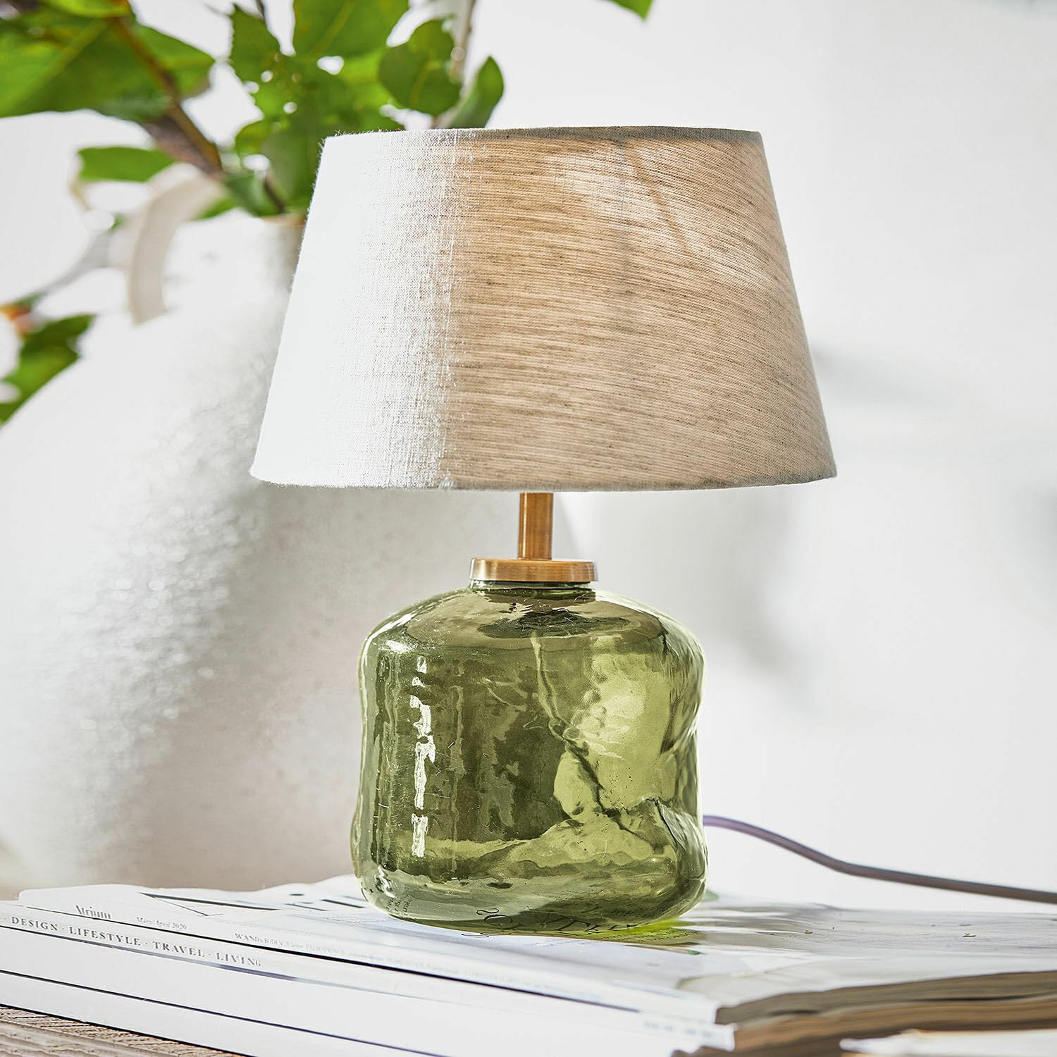 Loberon Tischlampe Rufino - grün/beige | Mundgeblasen - Bezaubernde Tönung und Form - Tischleuchte - Nachttischlampe - Baumwolle