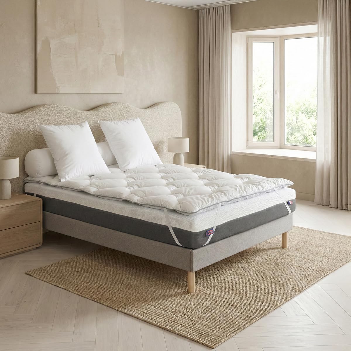 DODO - Surmatelas Allergo Blanc 90x190 cm - 100% Polyester recyclé 700g/m² - Anti-allergènes Triple Protection - Enveloppe 100% Coton Lavable 40°C - Finition Biais Gris