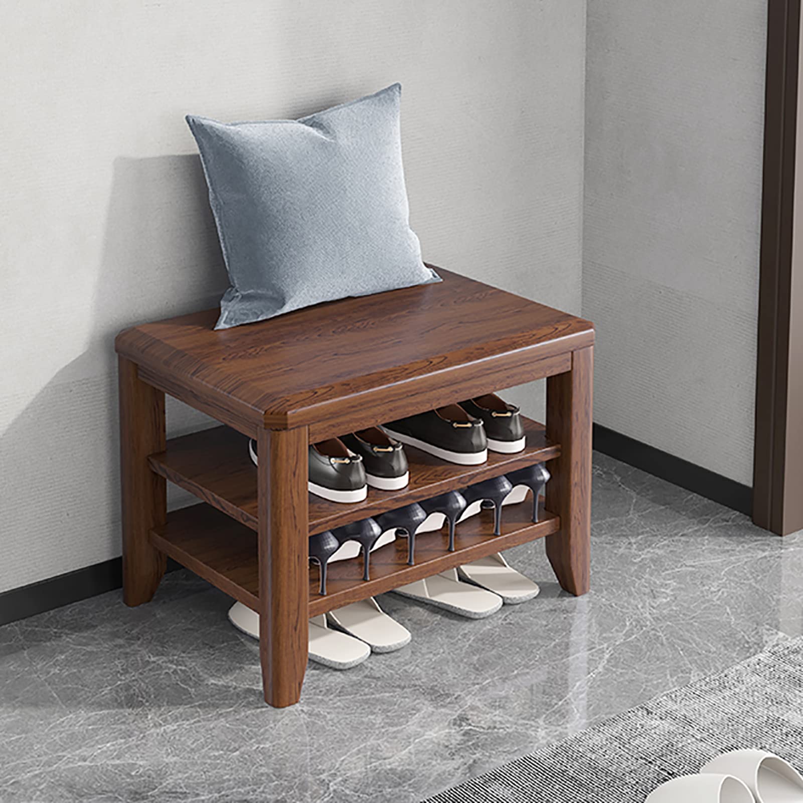 Tabouret à langer et étagère à chaussures en bois pour un couloir ordonné