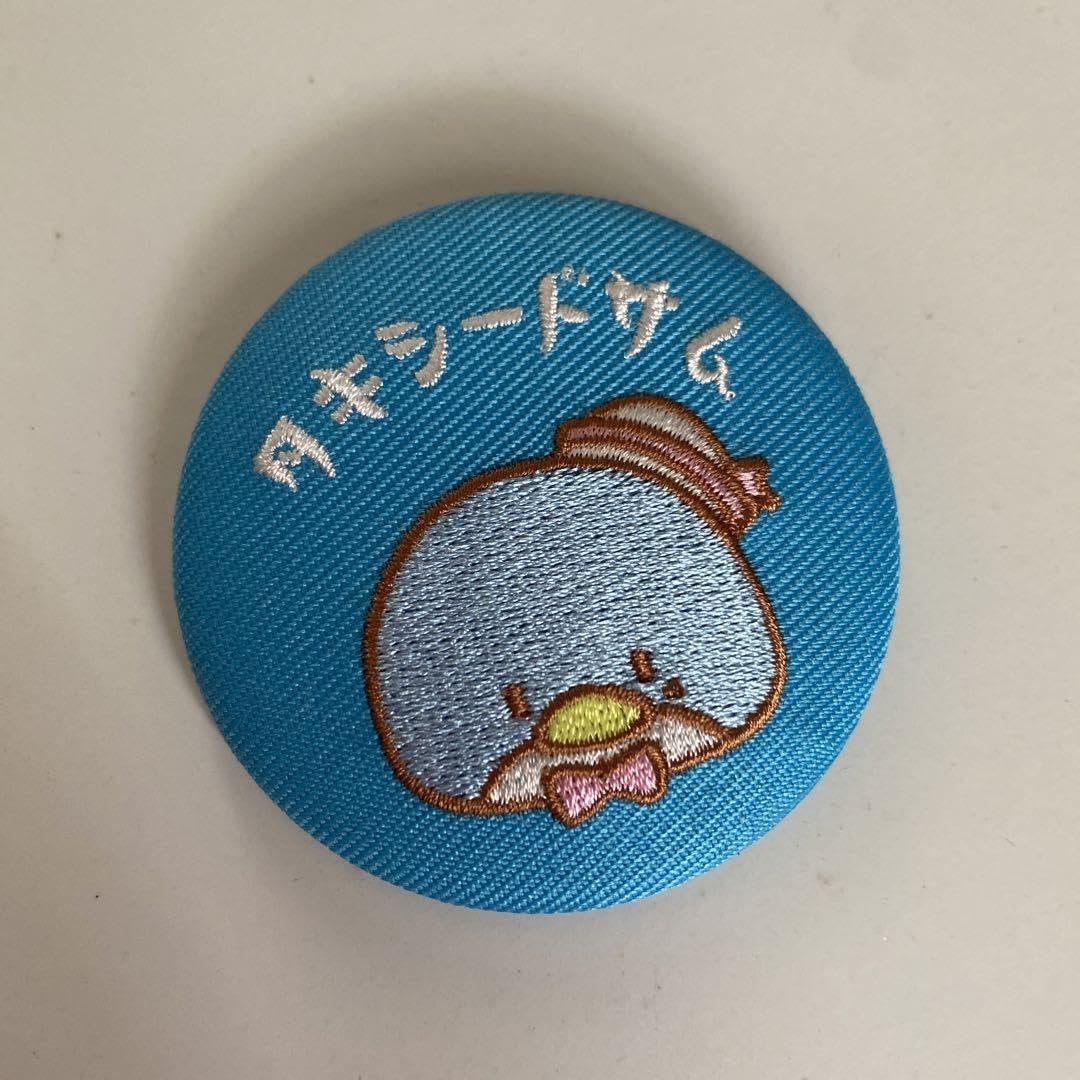 Amazon | タキシードサム 刺繍缶バッジ | バッジ | おもちゃ