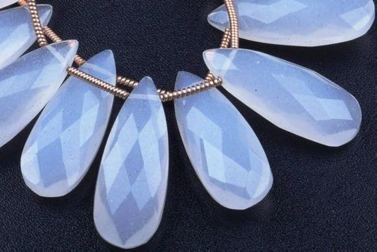 Chalcedony microfaceted LKBEADS 3 paires de poires allongées briolettes