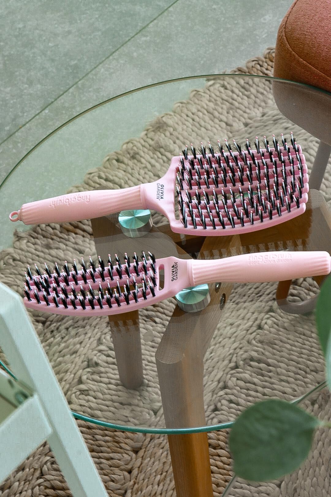 Olivia Garden Fingerbrush Care Iconic, Large, Pastel Pink - Image 2