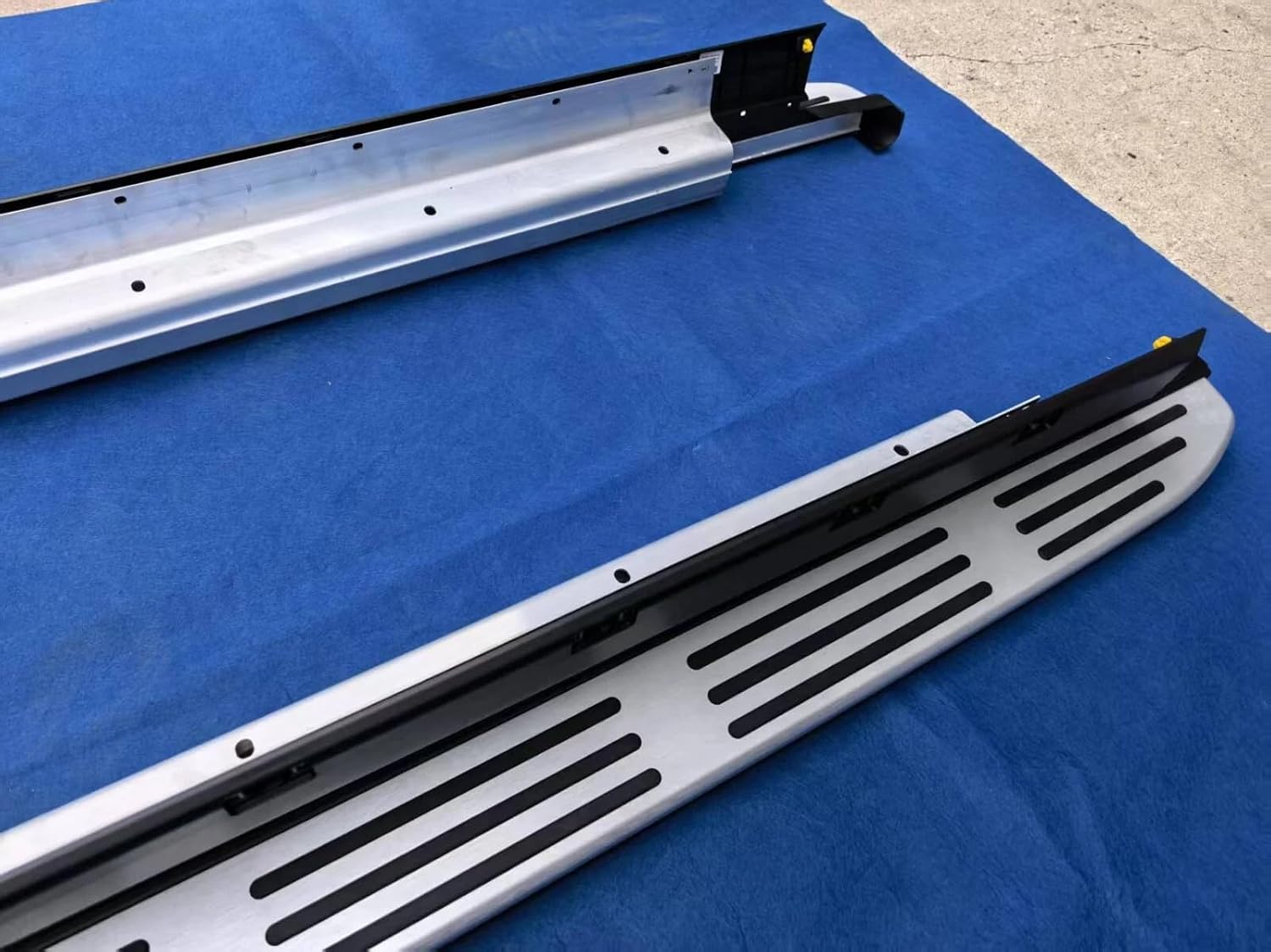 2Pcs Aluminum Runnings Boards Fits for All New Hyundai Ioniq 9 2026+ 2PCS Side Steps Textured Anti-Slip Surface 400lbs Capacity Black Mounted Brackets Screws