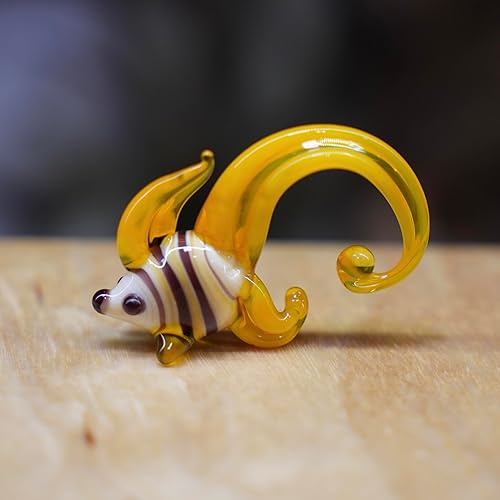 Miniatura 8 de 1 Yellow Glass Fish Figurine Hand-Blown Murano-Style Miniature Collectible Sea Animal Ornament for Dollhouse, Shelf & Desk Tiny Art Glass Gift