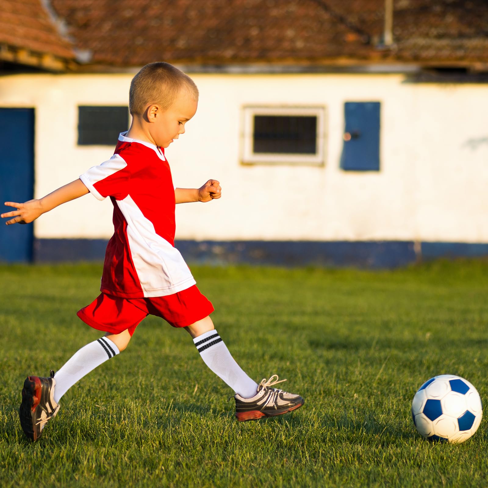 Xtinmee 24 pares de calcetines de fútbol para niños, elásticos, a rayas, hasta la rodilla, calcetines deportivos de fútbol para niños y niñas de 7 a 13 años