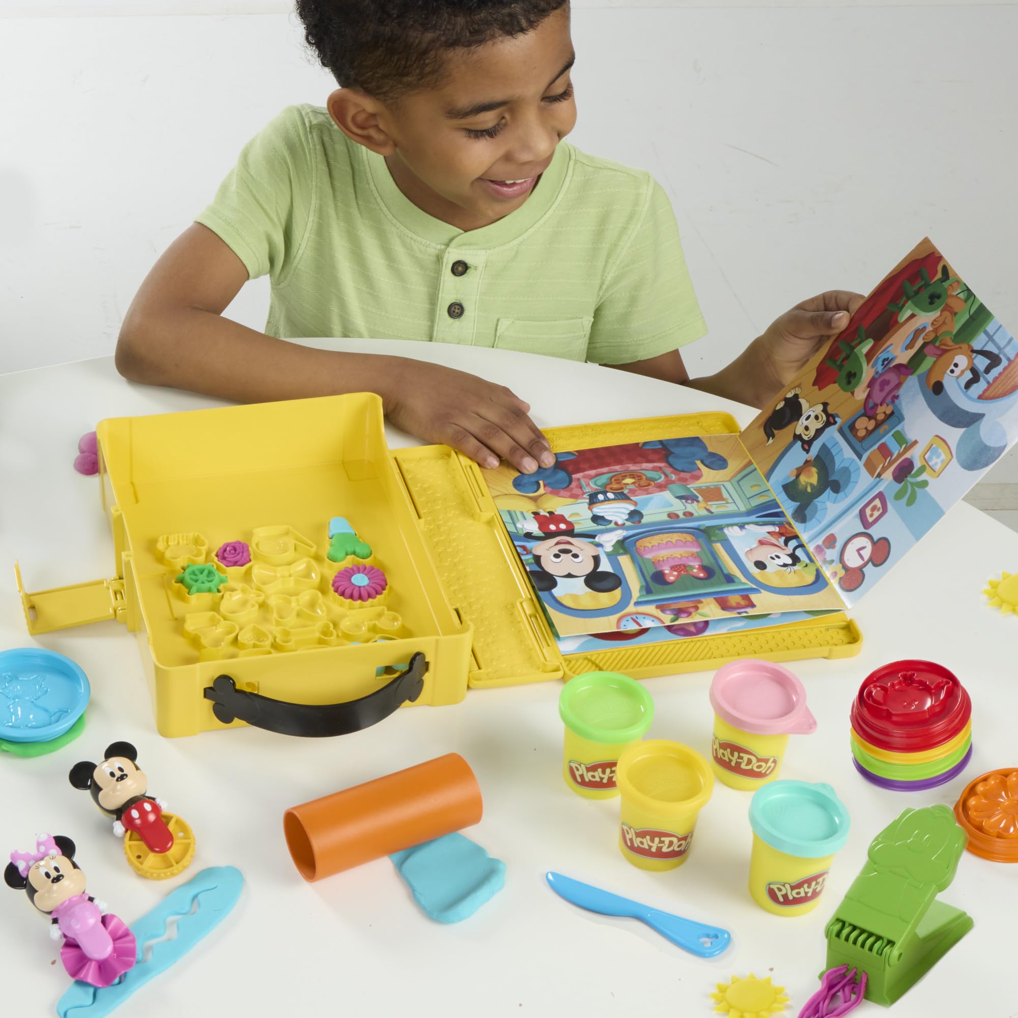 Zestaw do zabawy Play-Doh Disney Junior Lepione opowieści, przenośna zabawka ze schowkiem, przedszkolne zabawki plastyczne dla dzieci w wieku od 2 lat
