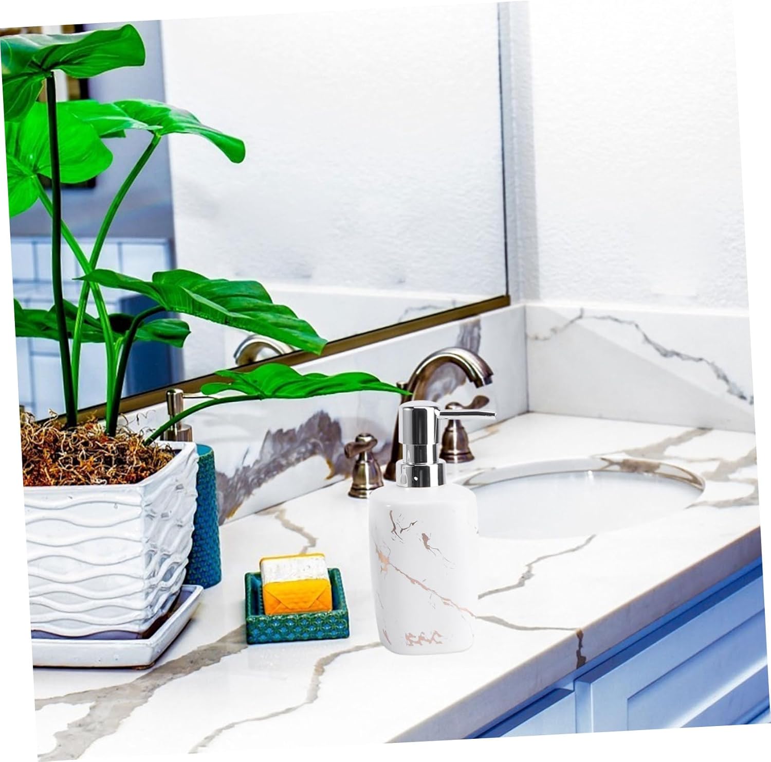 Bathroom Accessory Set Ceramic Gargle Cup and Toothbrush Holder Practical Sanitary Ware for Personal Washing for Home Use and Bathroom Decor