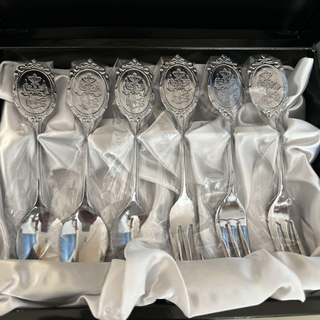 黒執事 カトラリーセット Amazon.co.jp: 黒執事 ファントム社 カトラリーとティーカップ