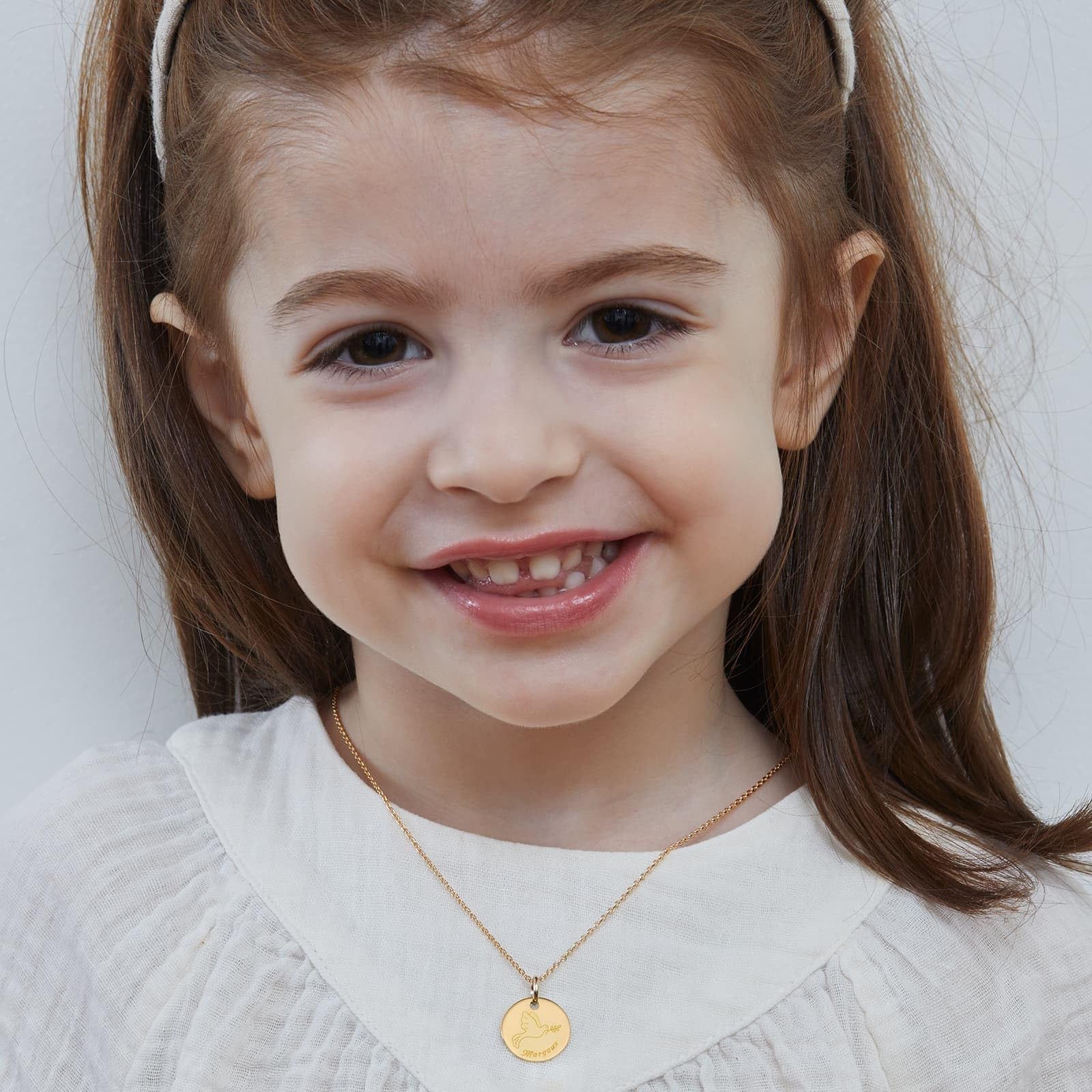 Collier personnalisé enfant dessin colombe, plaqué or - Idée cadeau pour Noël - Anniversaires - Baptême - Communion
