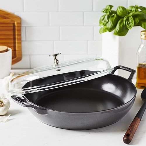 Miniatura 10 de Staub - Cazuela de hierro fundido de 3.5 cuartos con tapa de cristal