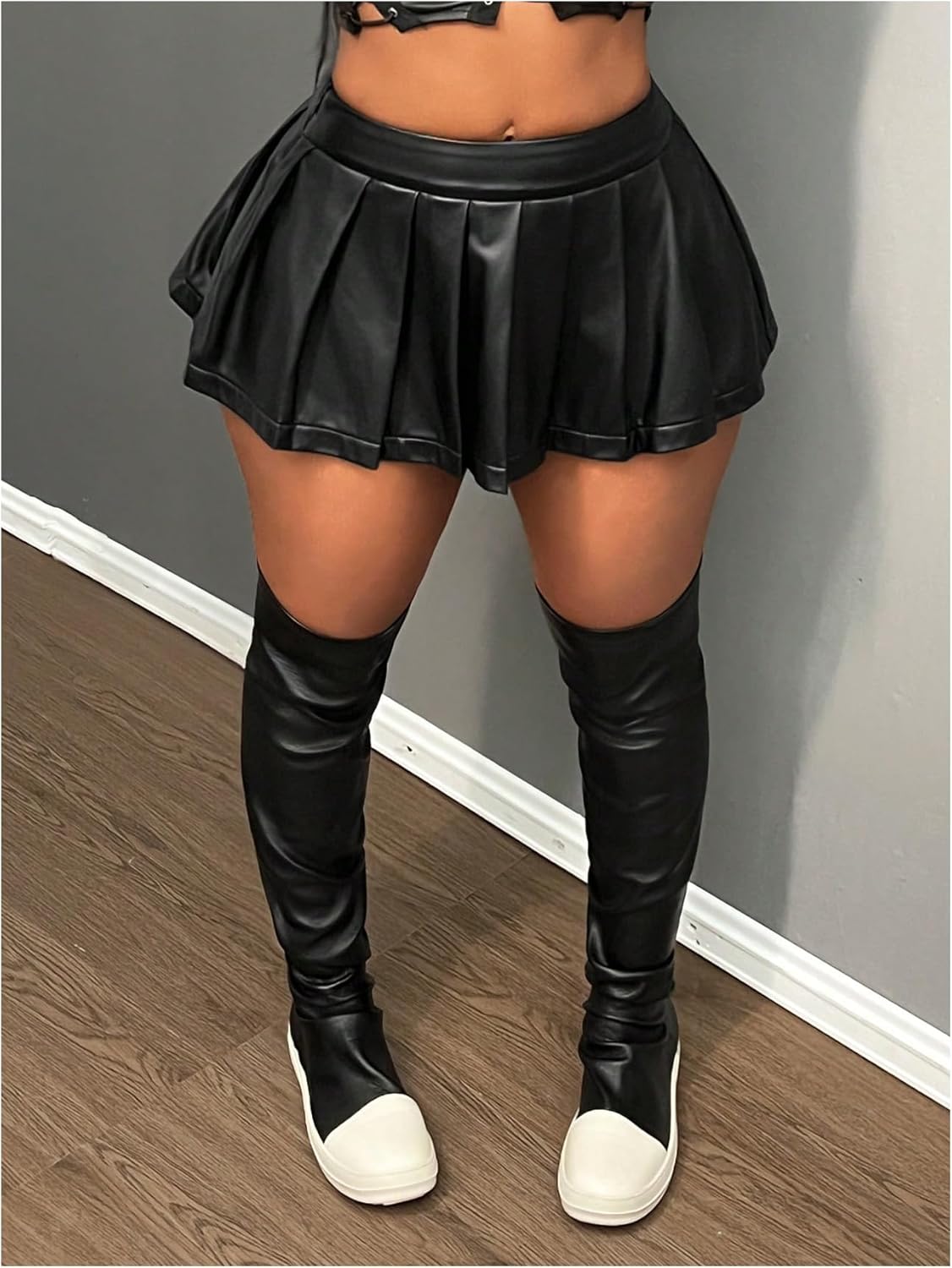WDIRARA Women's Faux Leather Pleated Mini Skirt Y2k High Waisted A Line Skirts Clubwear - Image 5