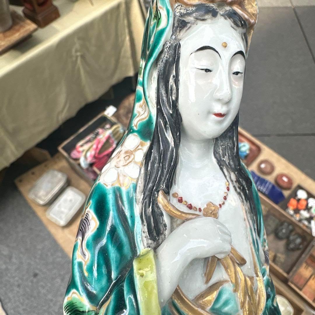 九谷焼観音像　仏様　金彩　色絵　五彩手　仏像　薩摩　微笑んでます！ 九谷焼観音像 仏様 金彩 色絵 五彩手 仏像 薩摩 微笑んでます！ 九谷焼観