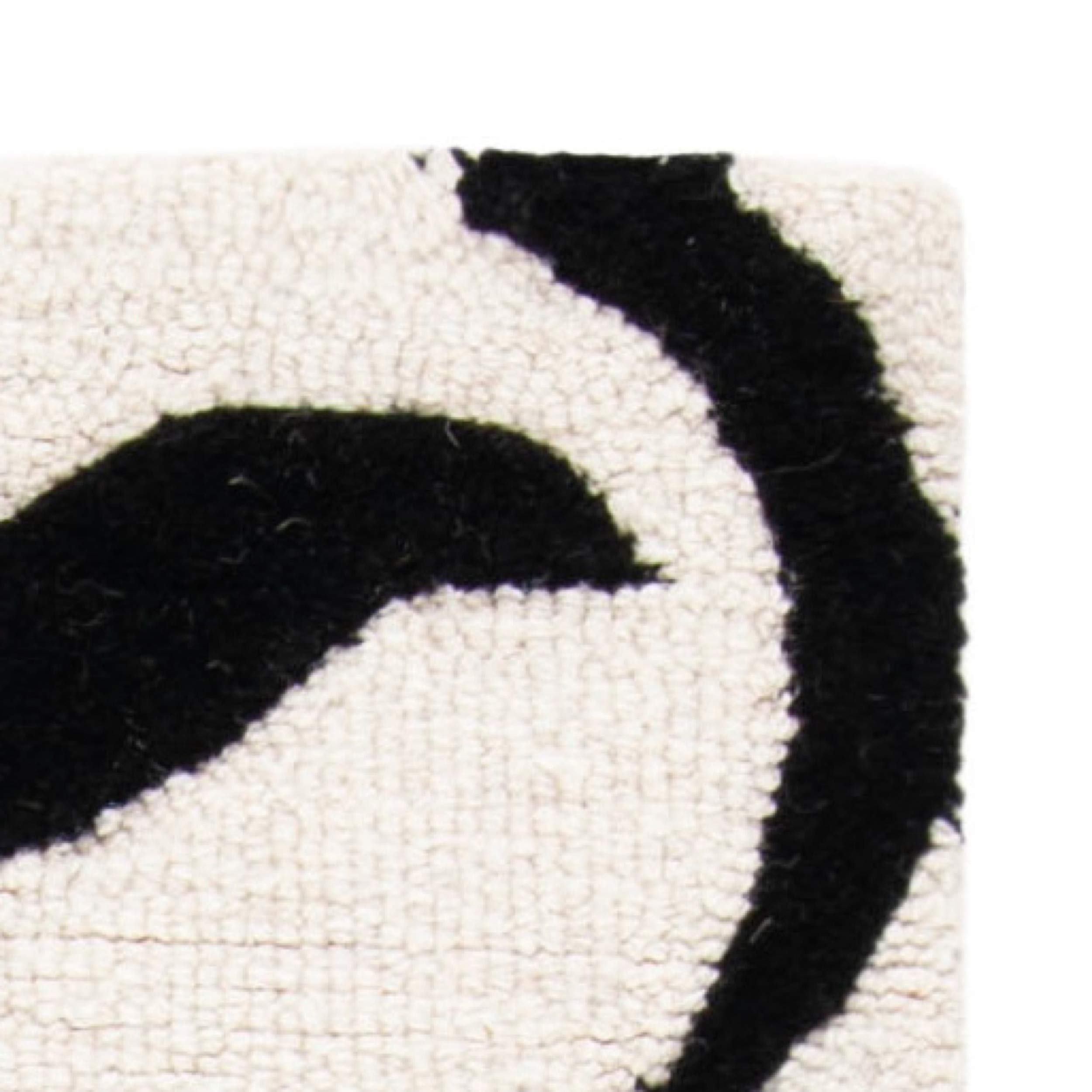 SAFAVIEH Tapis Imprimé Animalier Salon, Salle à manger, Chambre à coucher - Cambridge Collection, Tapis à poil court, Ivoire et noir, 76 X 244 cm