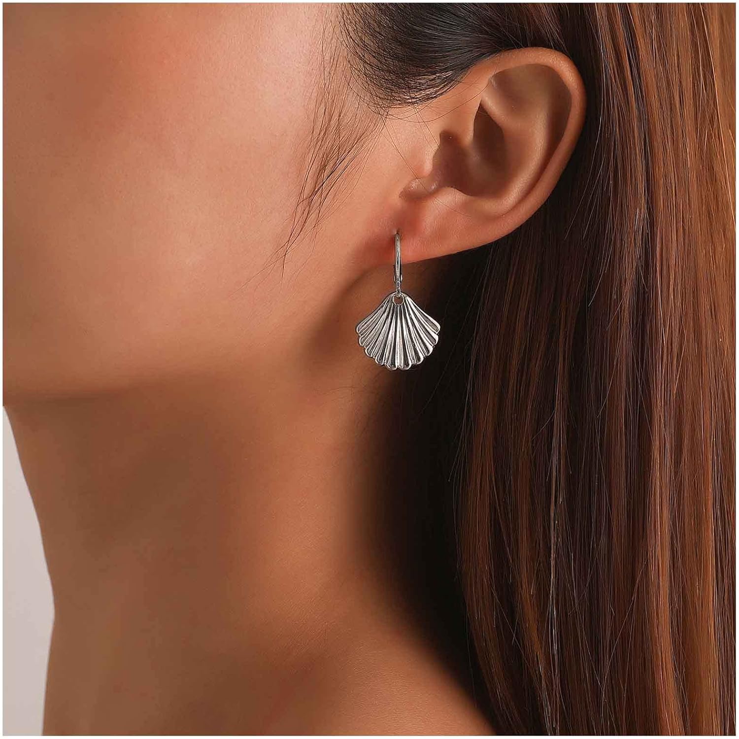 Boho Shell Scallop Hoop Earrings Scallop Dangle huggie Earrings Retro shell drop Earrings Gold Sea Shell Earrings Jewelry for Women and Girls - Image 2