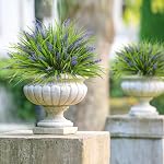 24 Ensembles de plantes artificielles en plein air faux singe Grass avec des fleurs pour pot UV Décor de jardin résistant pour jardin de fenêtre Patio planteur suspendu Porch (24, Pourpre)
