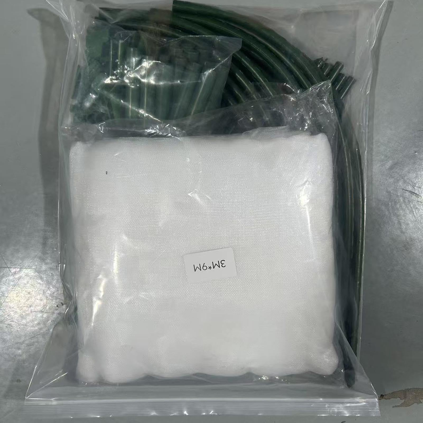 Rete di protezione per piante, 10 x 33 piedi, set di protezione solare e paletti, protezione dagli insetti, rete di protezione per piante, robusto sistema di copertura in rete con clip, pali per la